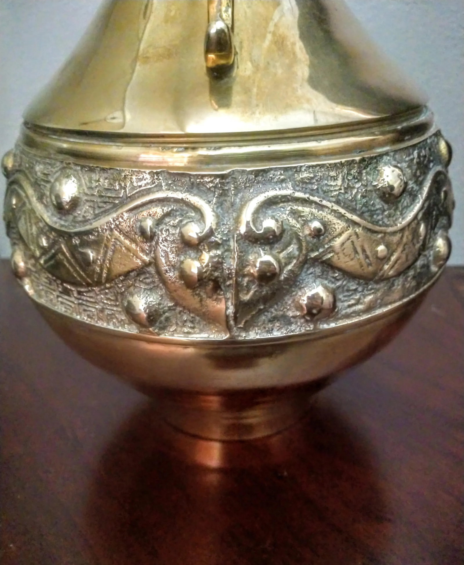 Pear Shaped Chinoiserie Vase in Brass With Dragon Handles - 4