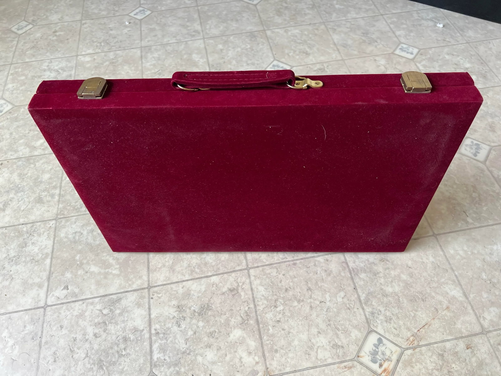 Vintage Burgundy Velvet Backgammon Game Board Carrying Case - 3