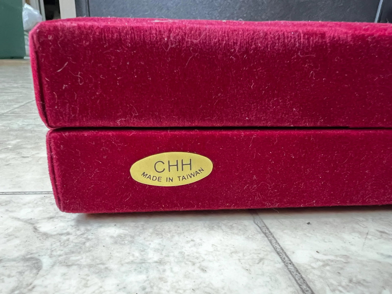 Vintage Burgundy Velvet Backgammon Game Board Carrying Case - 4