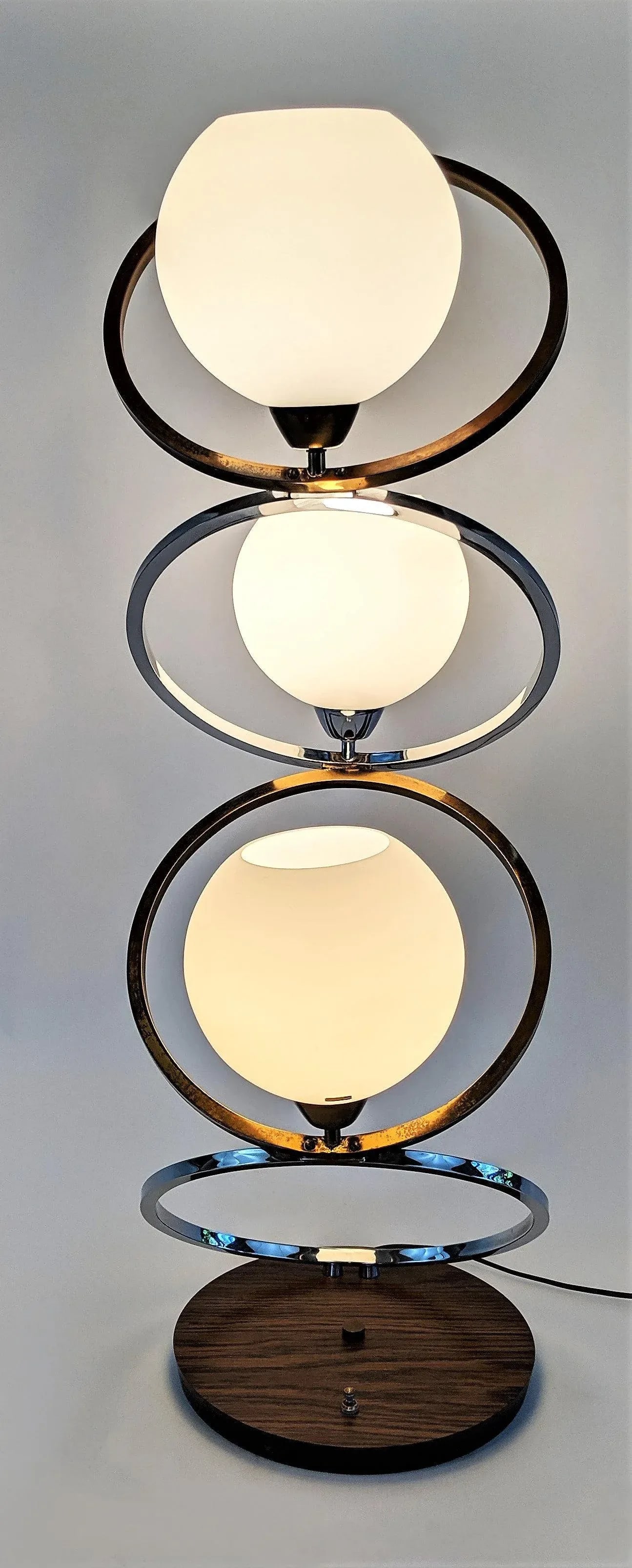1970s Chrome and Brass Zigzag Rings and Glass Globes Mid Century Lamp - 4