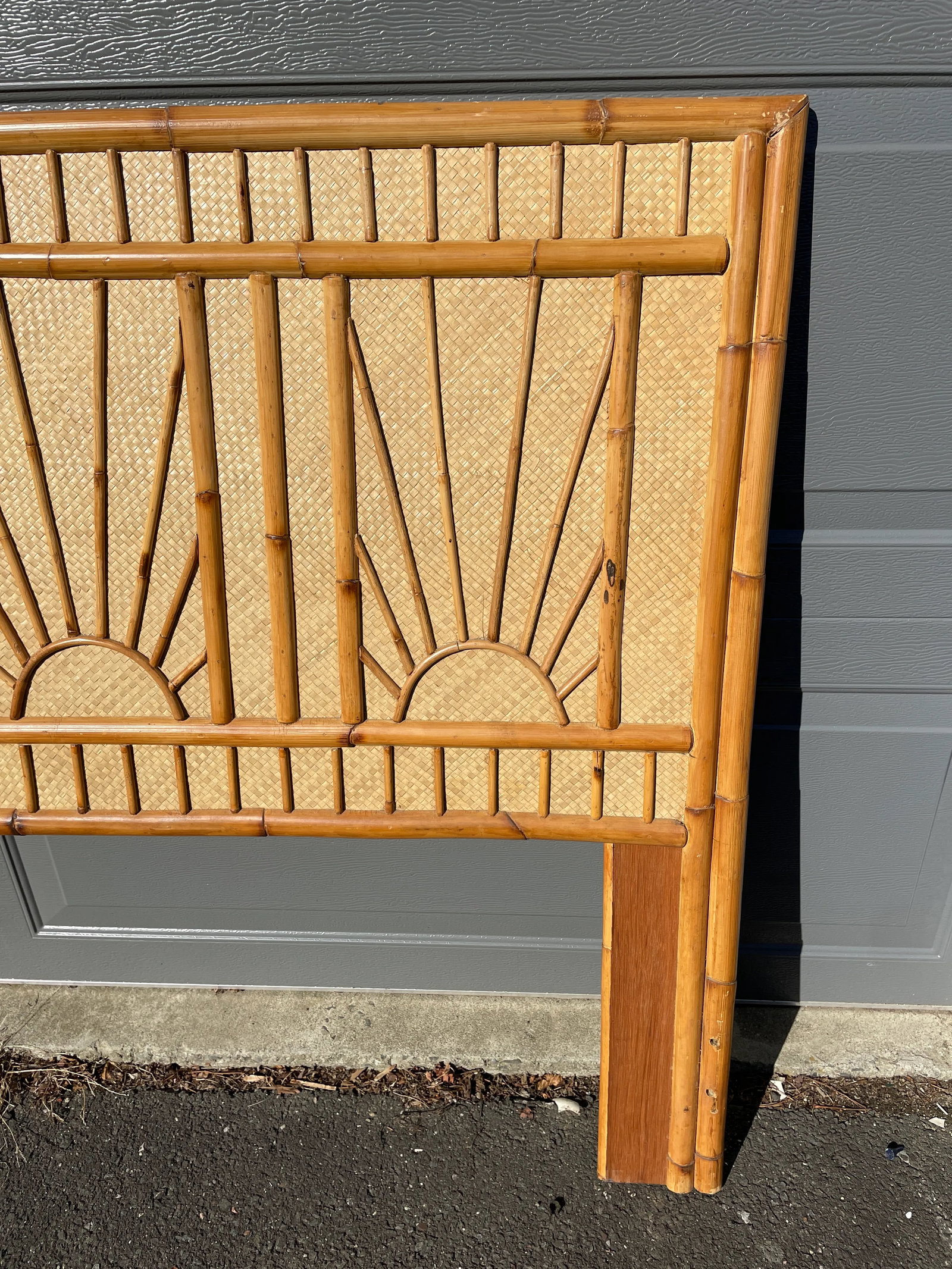 1970s Vintage Grasscloth and Bamboo Sunburst Queen Headboard - 3