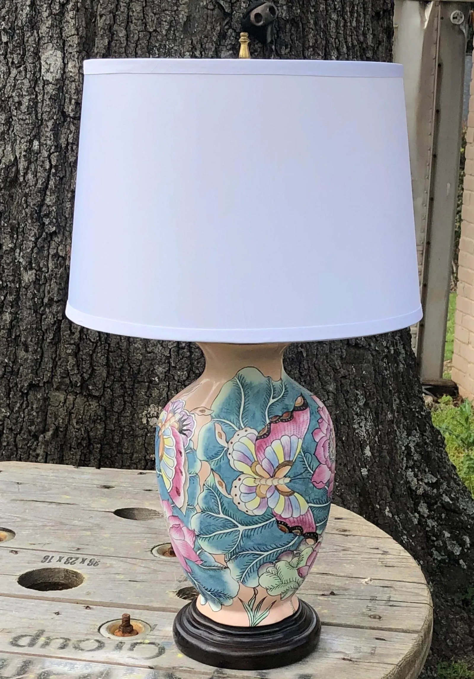 Mid Twentieth Century Tobacco Leaf Butterfly Lamp - 2