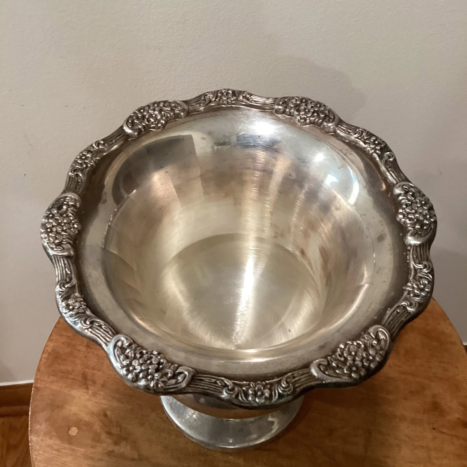 Vintage Silverplate Grand Dutchess Pattern Champagne Chiller/Ice Bucket Urn by the Towle - 2