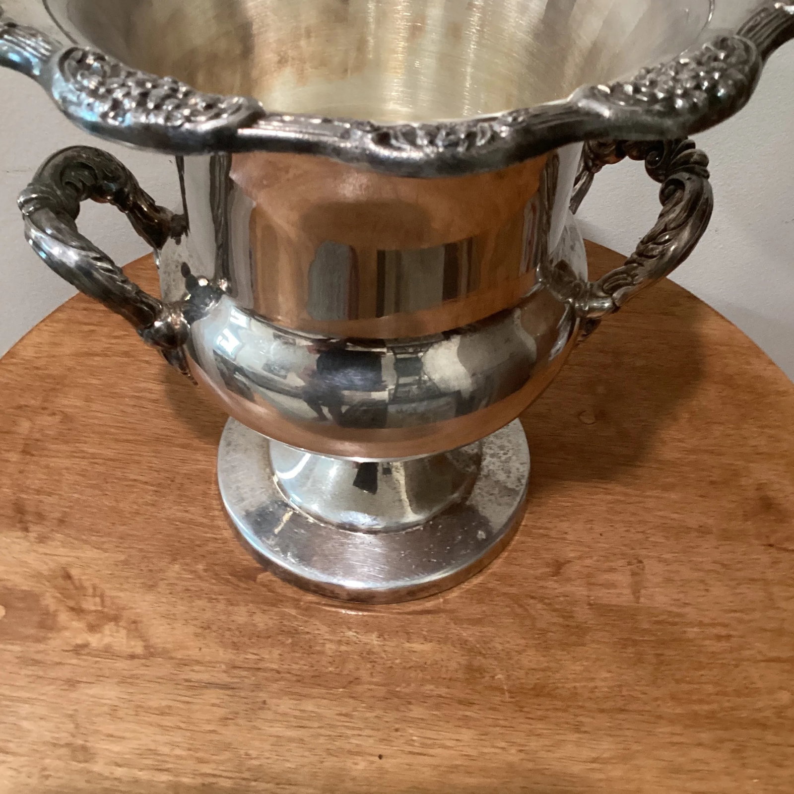 Vintage Silverplate Grand Dutchess Pattern Champagne Chiller/Ice Bucket Urn by the Towle - 6