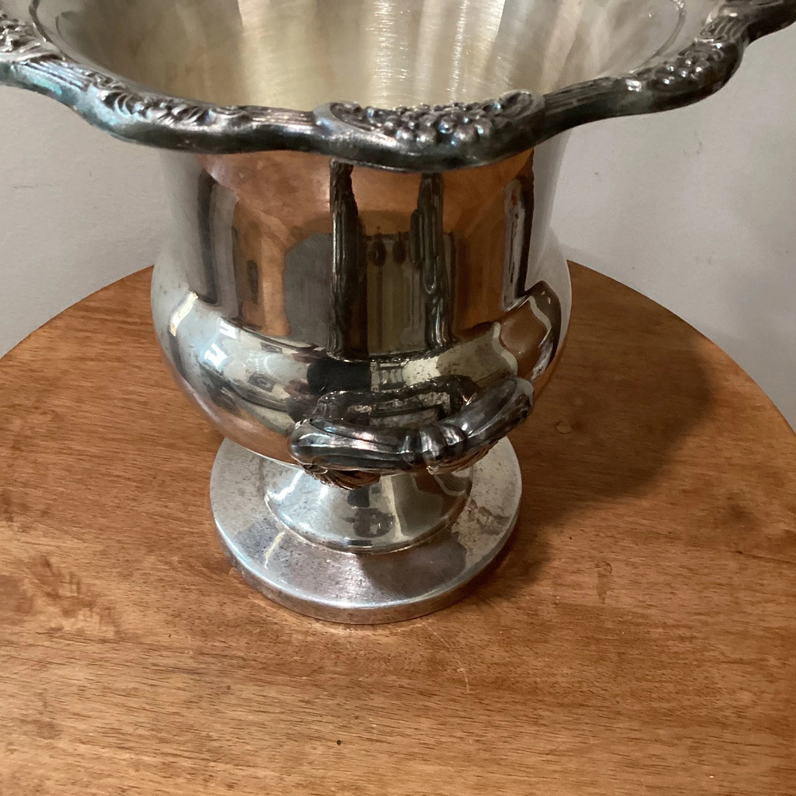 Vintage Silverplate Grand Dutchess Pattern Champagne Chiller/Ice Bucket Urn by the Towle - 7