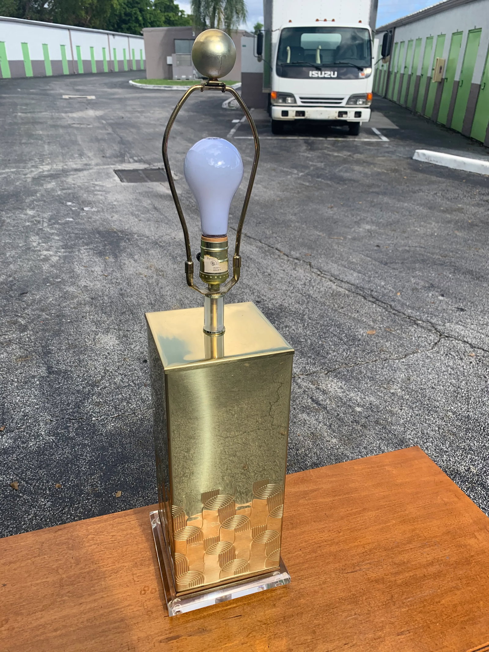 1970s Pierre Cardin Style Brass and Lucite Table Lamp - 10