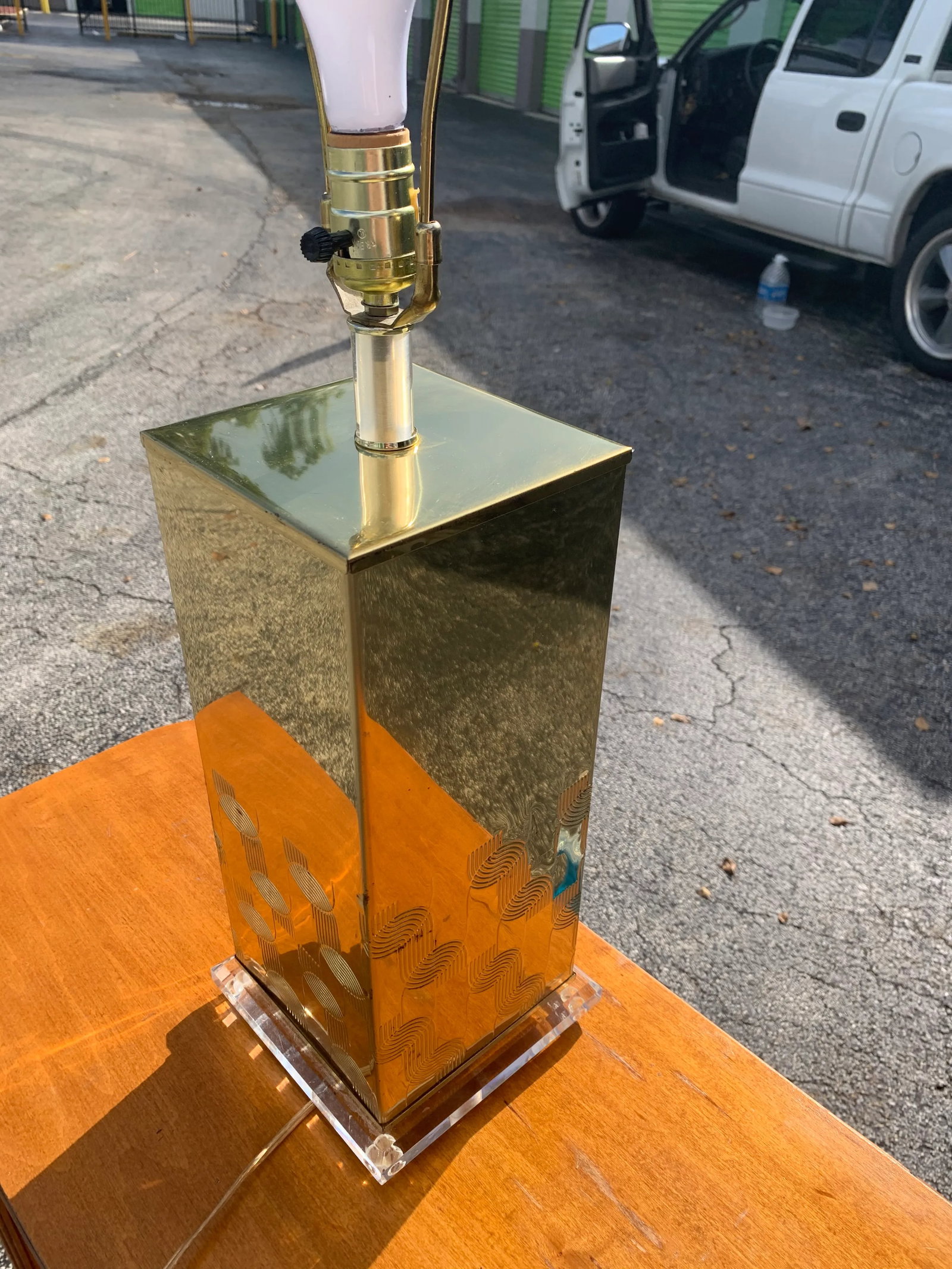 1970s Pierre Cardin Style Brass and Lucite Table Lamp - 11