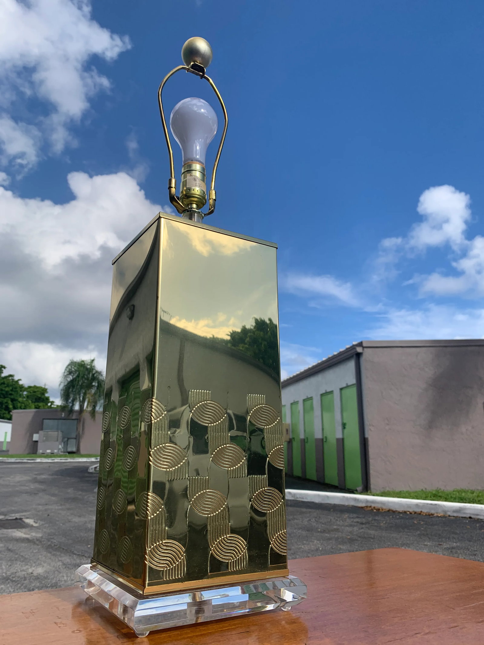 1970s Pierre Cardin Style Brass and Lucite Table Lamp - 13