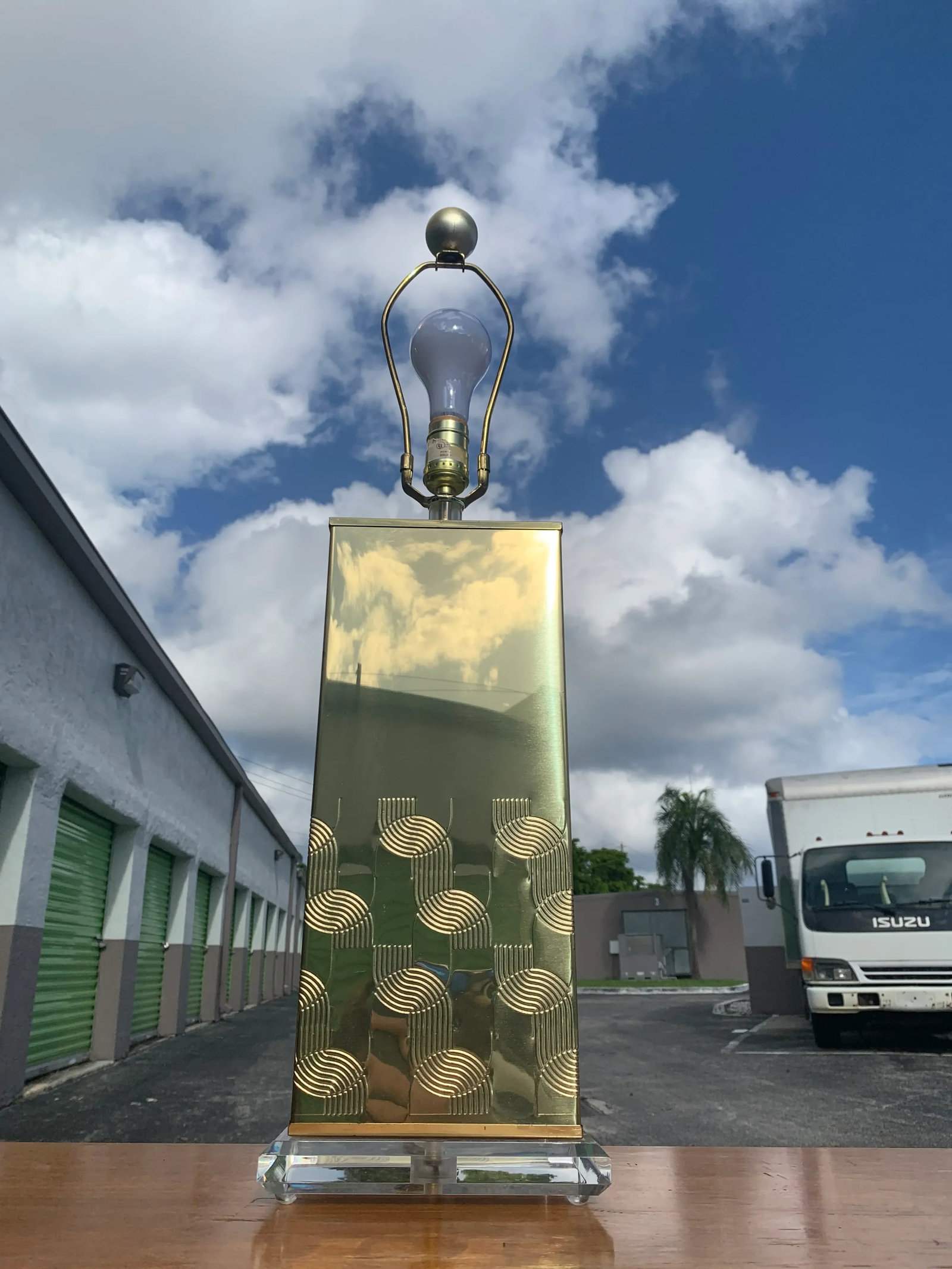 1970s Pierre Cardin Style Brass and Lucite Table Lamp - 2