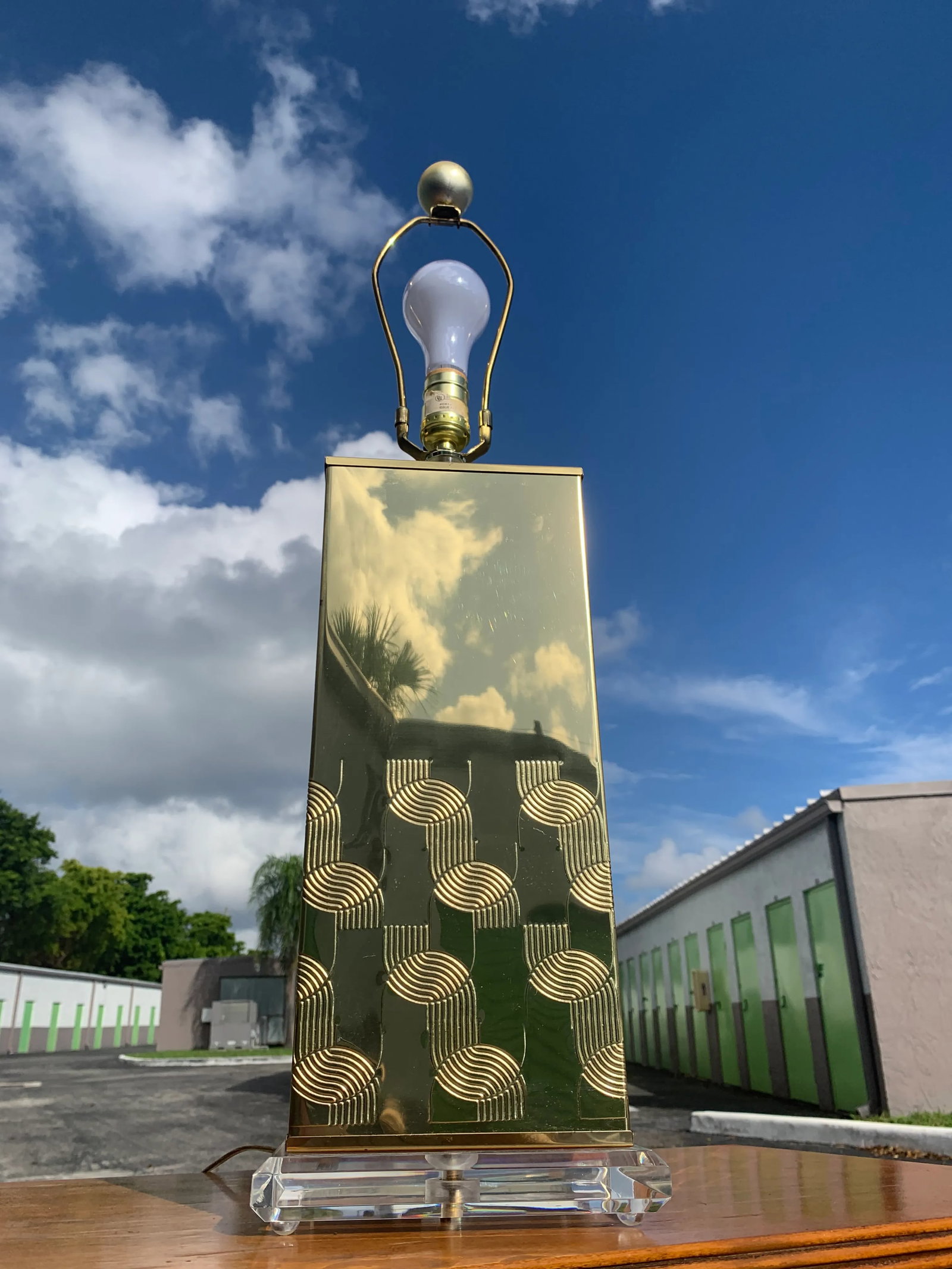 1970s Pierre Cardin Style Brass and Lucite Table Lamp - 3
