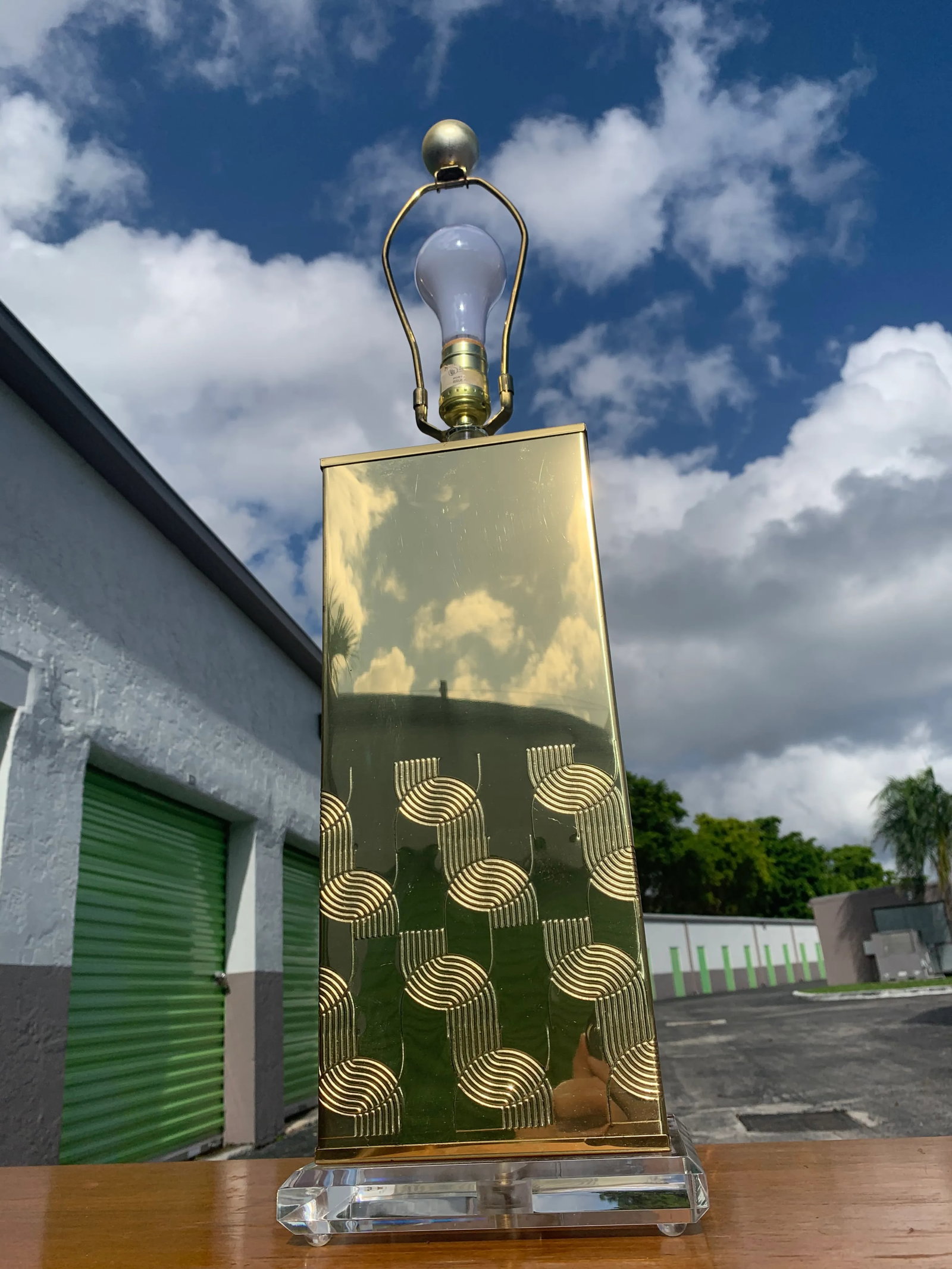 1970s Pierre Cardin Style Brass and Lucite Table Lamp - 4