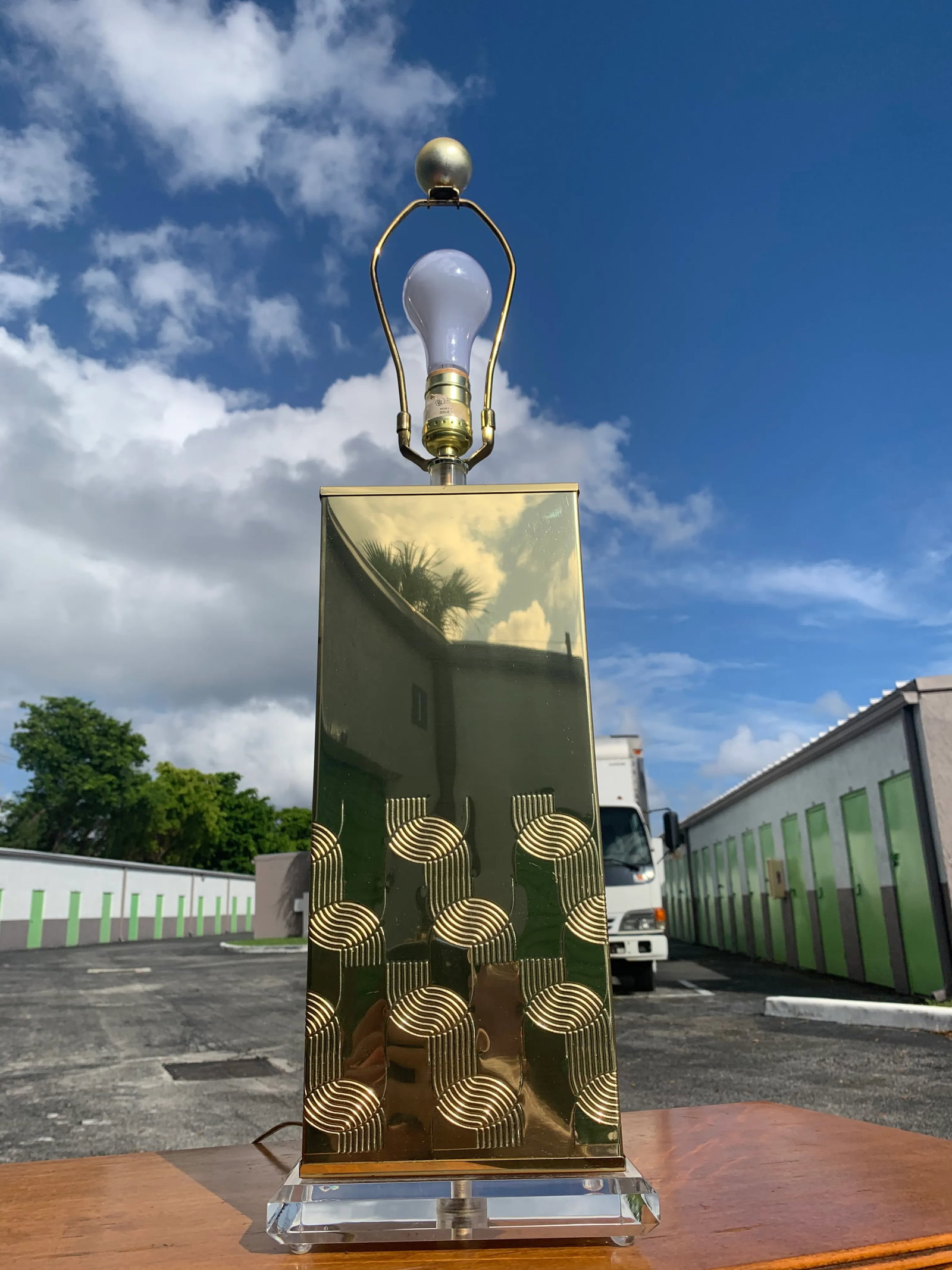 1970s Pierre Cardin Style Brass and Lucite Table Lamp - 5