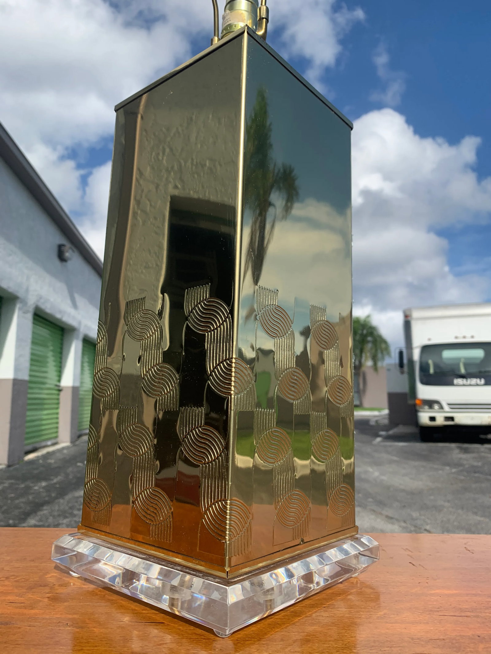 1970s Pierre Cardin Style Brass and Lucite Table Lamp - 6