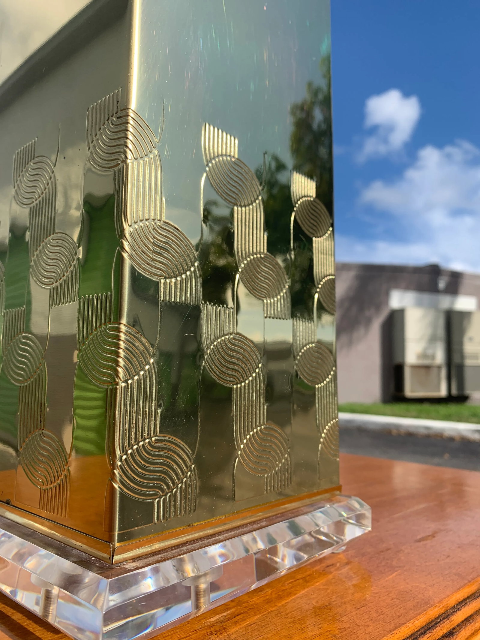 1970s Pierre Cardin Style Brass and Lucite Table Lamp - 7