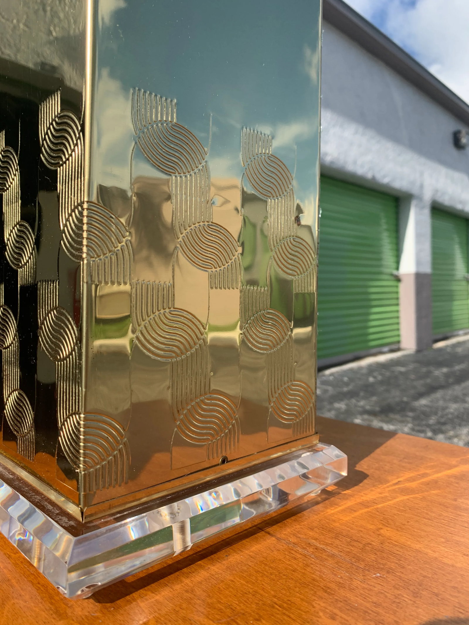 1970s Pierre Cardin Style Brass and Lucite Table Lamp - 9