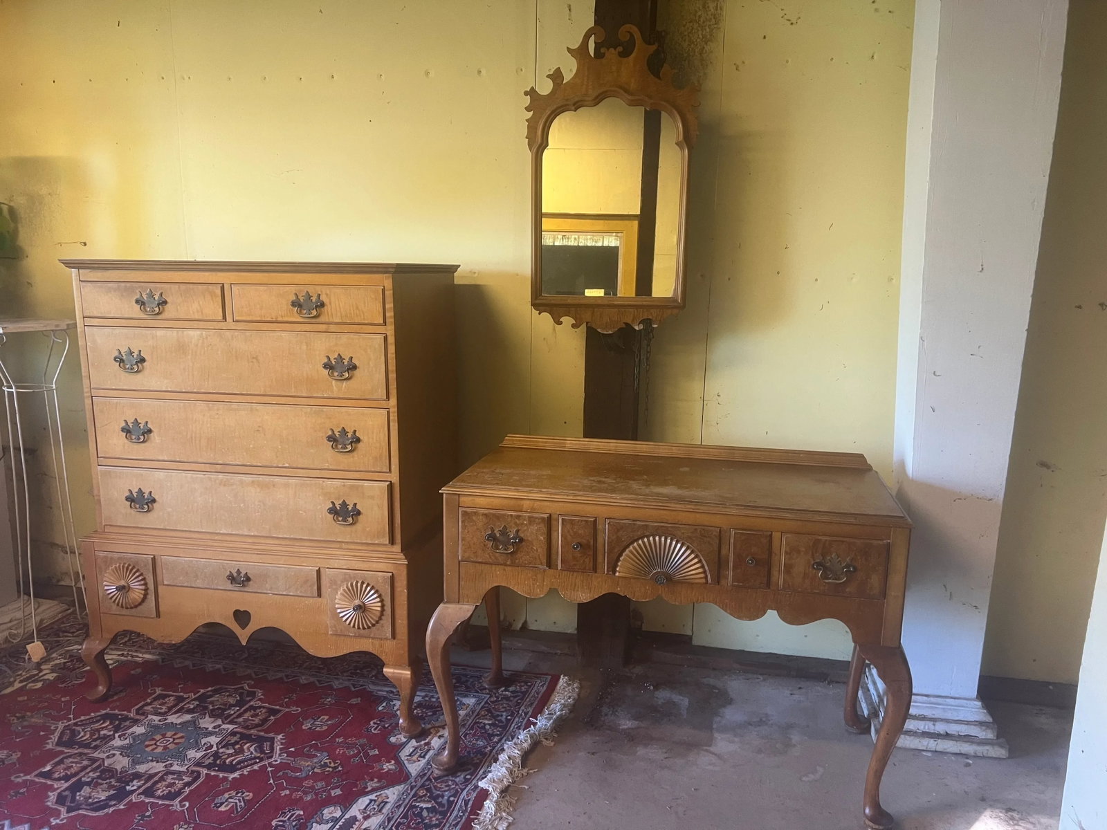 Early 20th Century Chippendale Style Tiger Eye Maple Mirror - 2
