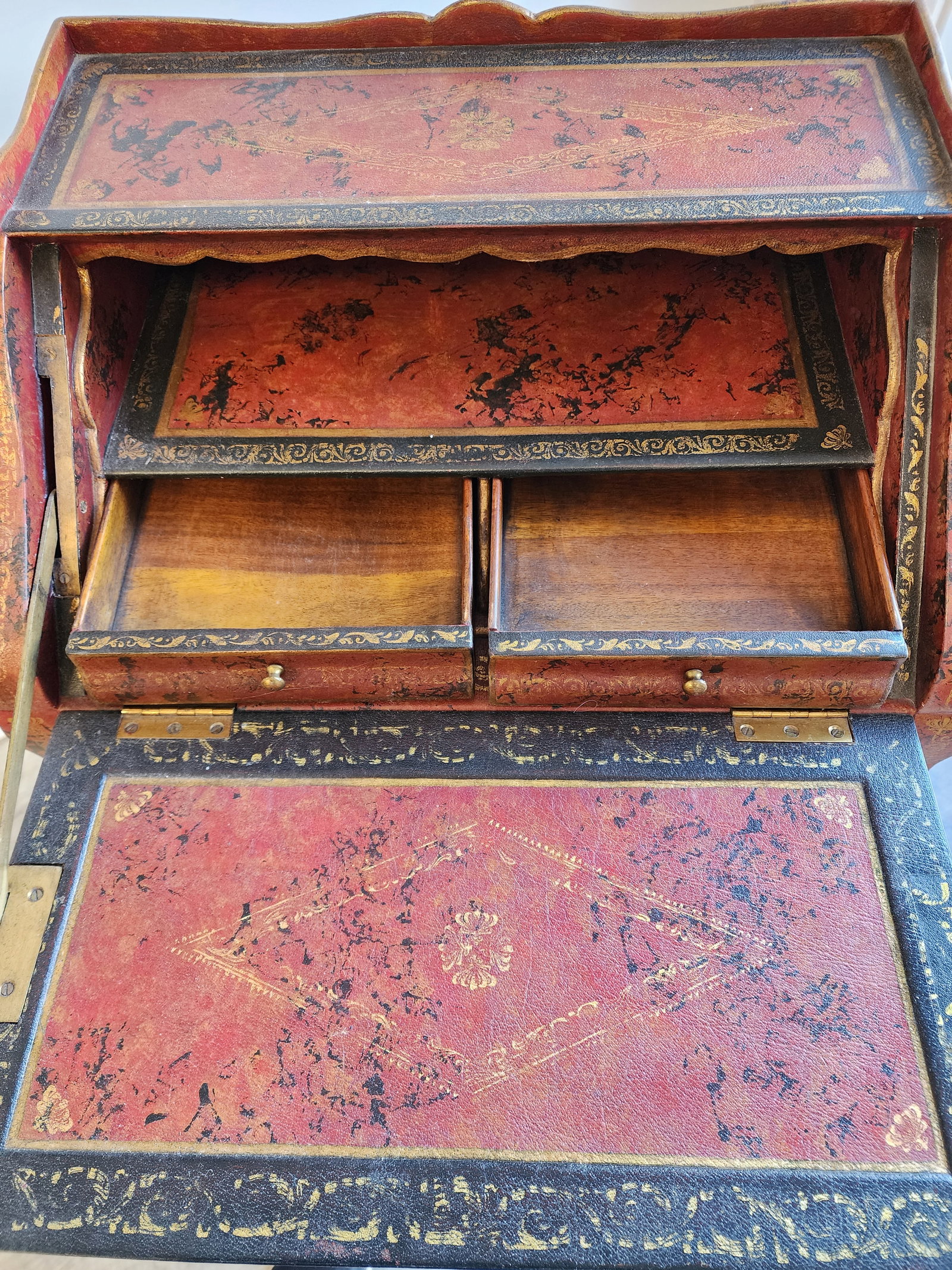 Late 20th Century Louis XV Leather Wrapped Ladies Desk by Theodore Alexander - 11