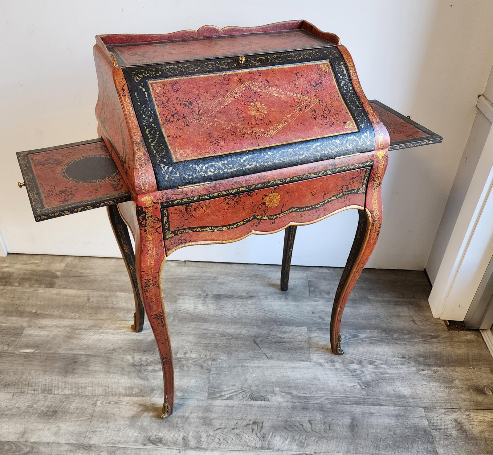 Late 20th Century Louis XV Leather Wrapped Ladies Desk by Theodore Alexander - 7