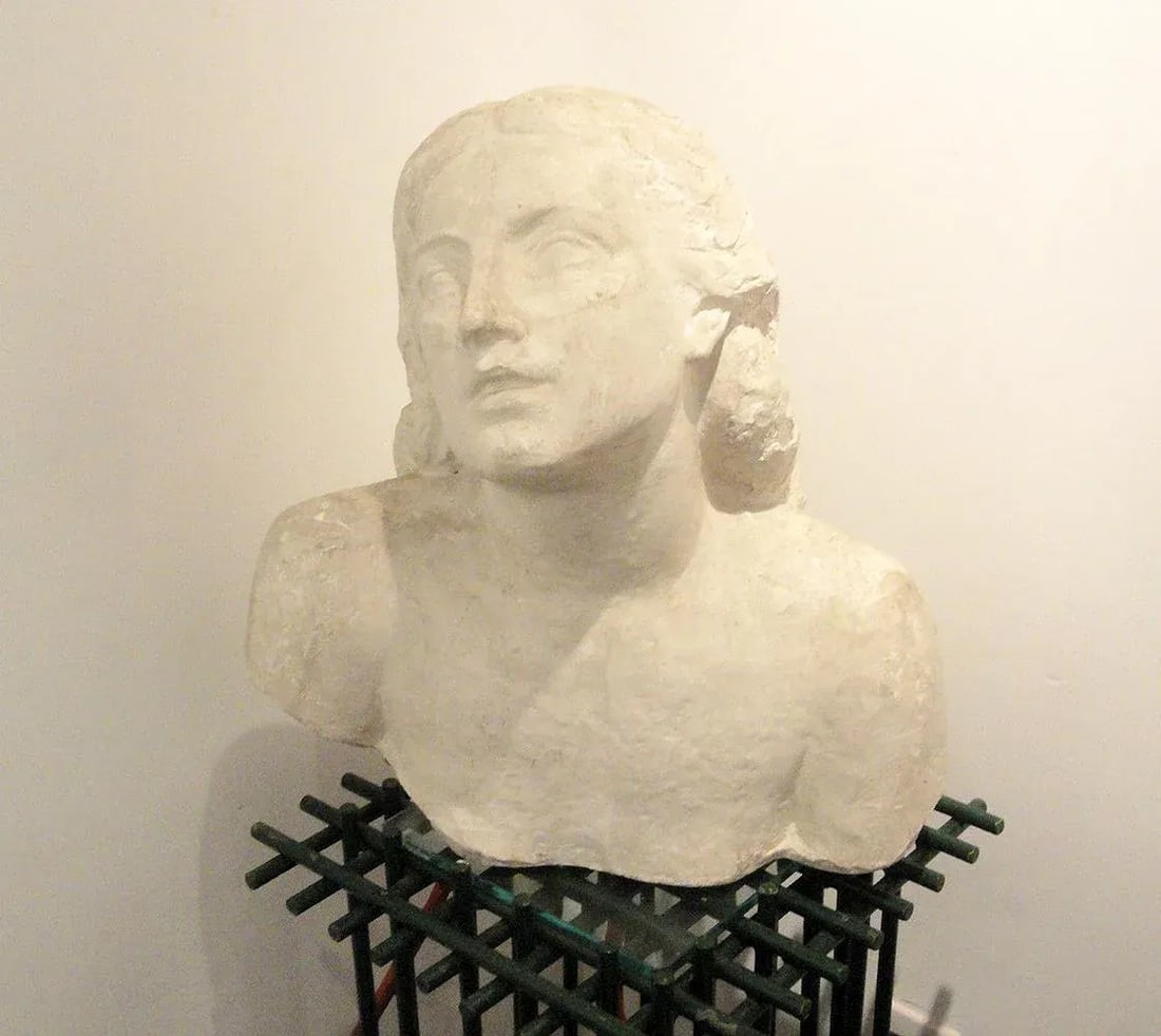 1930s Plaster Bust of a Woman Signed John Augustus - 5