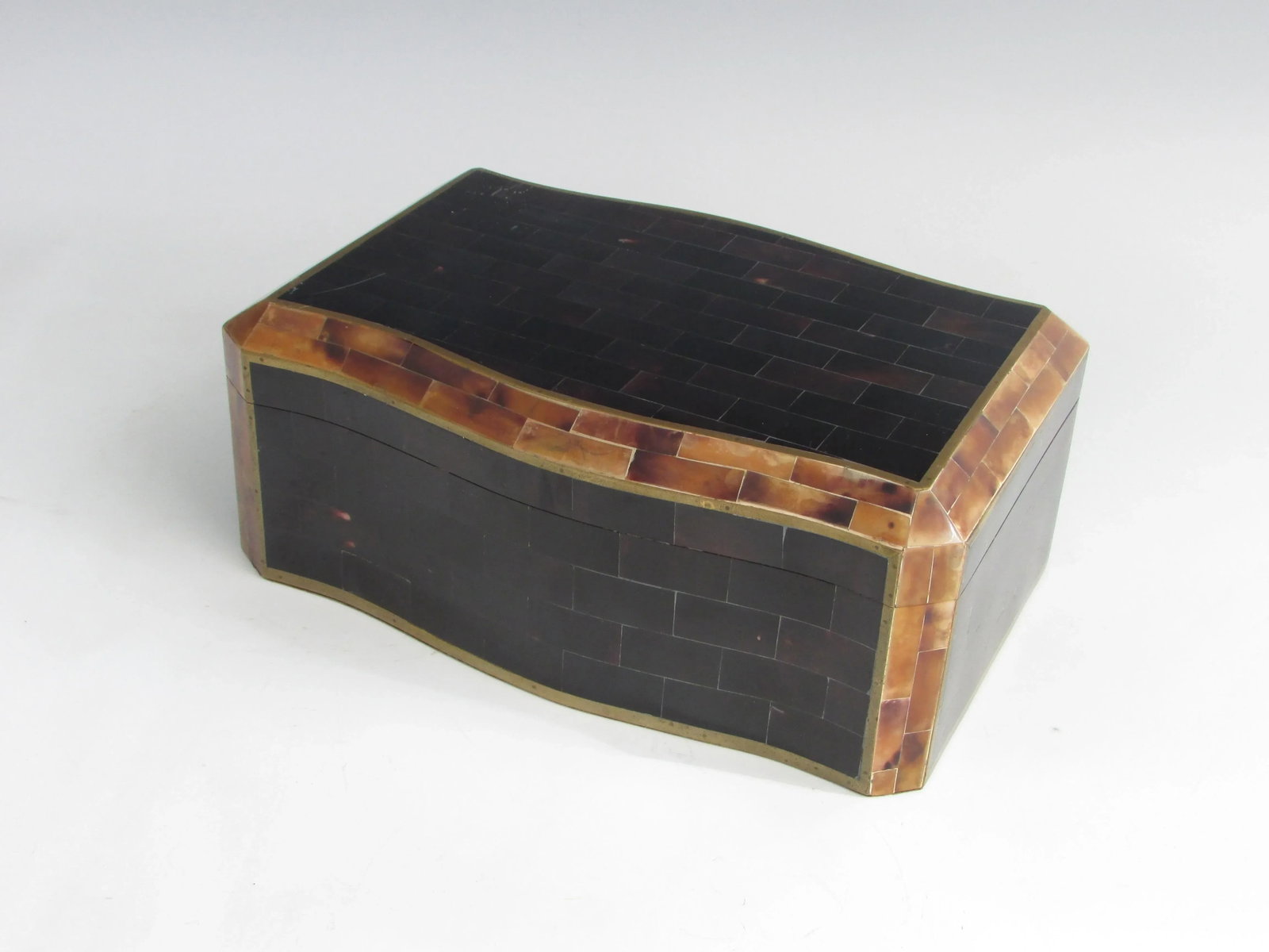 Tessalated Maitland Smith Faux Horn Gentleman's Dresser Box - 10