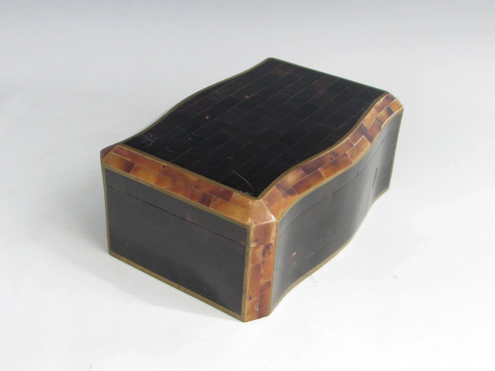 Tessalated Maitland Smith Faux Horn Gentleman's Dresser Box - 11