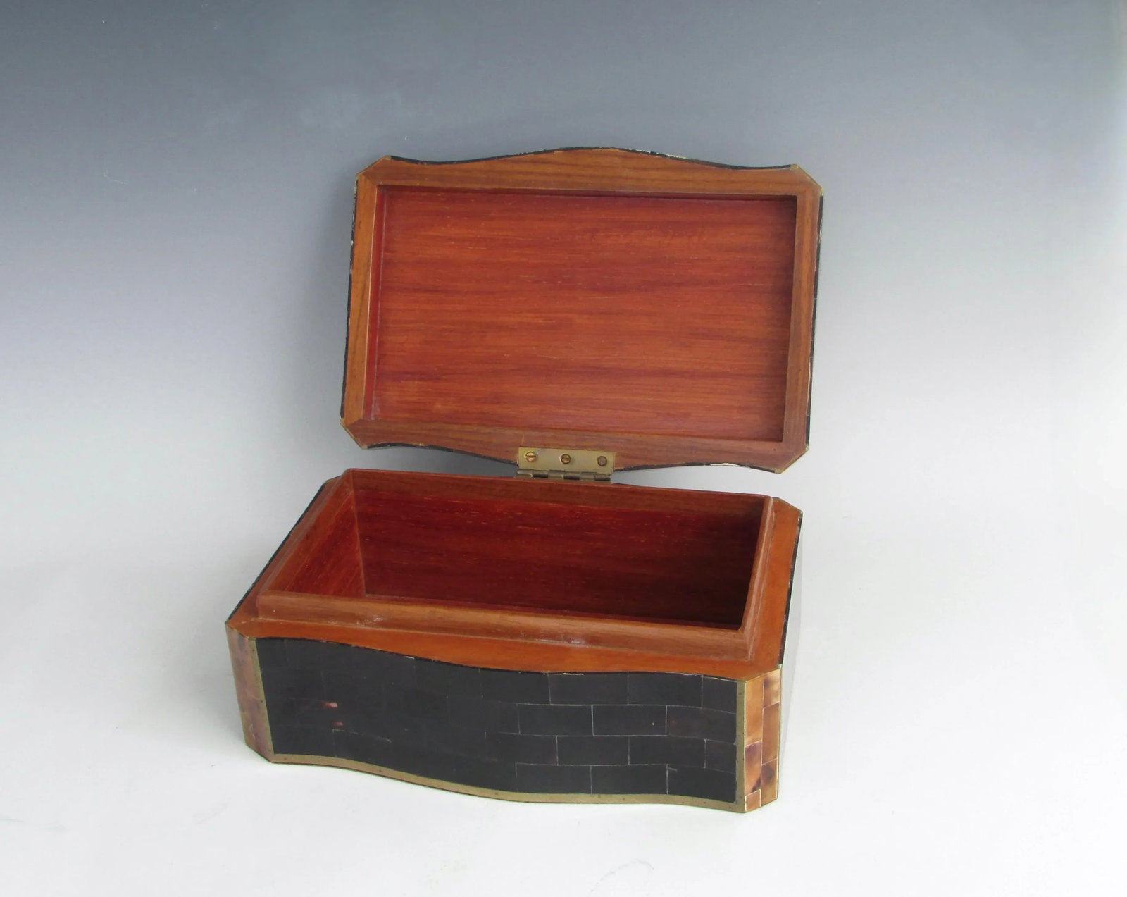 Tessalated Maitland Smith Faux Horn Gentleman's Dresser Box - 7