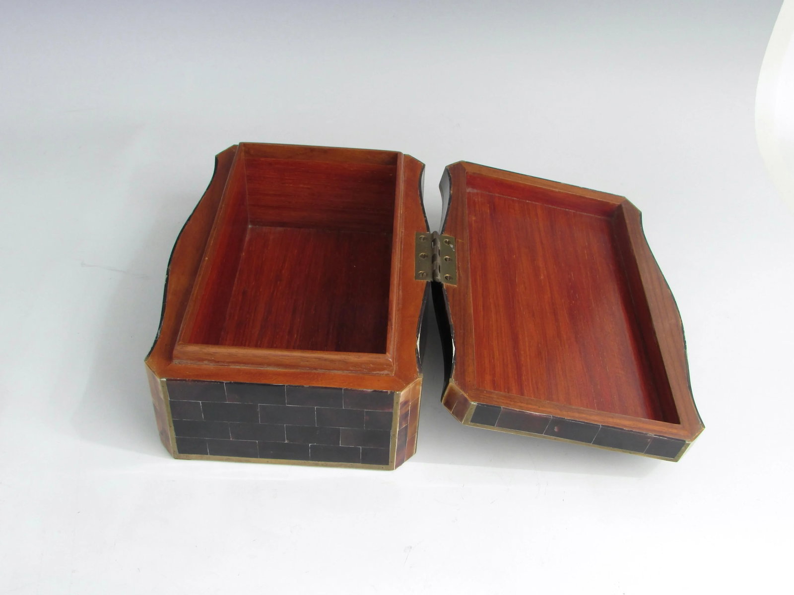 Tessalated Maitland Smith Faux Horn Gentleman's Dresser Box - 8