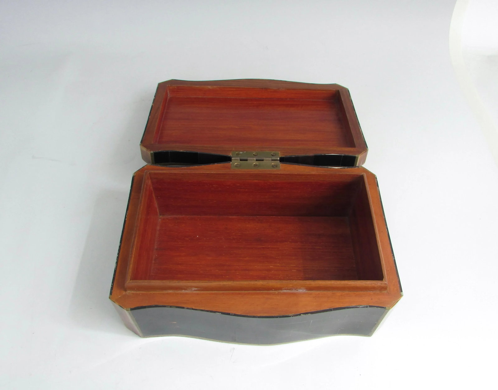 Tessalated Maitland Smith Faux Horn Gentleman's Dresser Box - 9