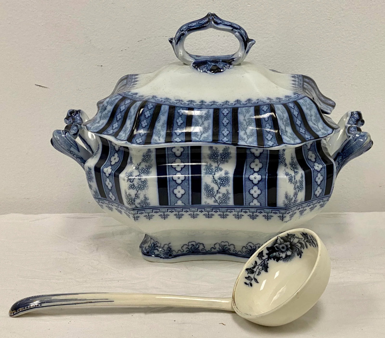 19th-C. English Staffordshire Cauldon Blue & White Tureen Set - 2