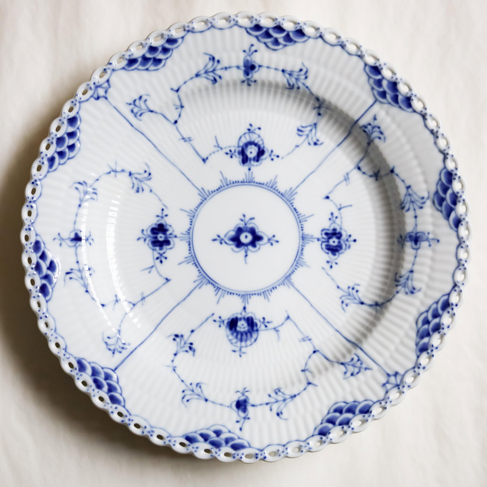 1920s Royal Copenhagen Blue Fluted Full Lace Dinner Plate No 1084 - 12