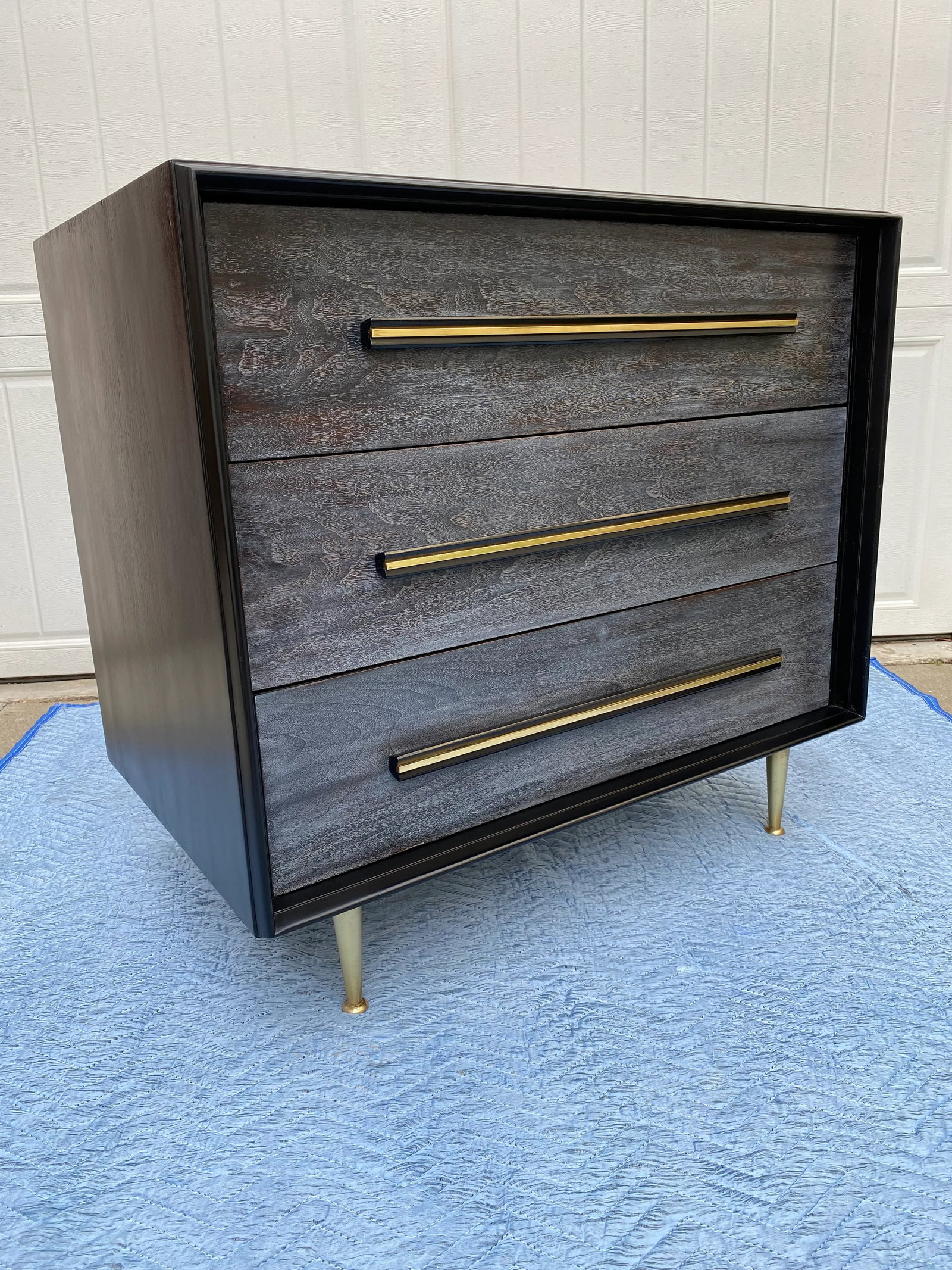 Mid-Century Modern Cerused Finish Dresser Attributed to t.h. Robsjohn-Gibbings - 11