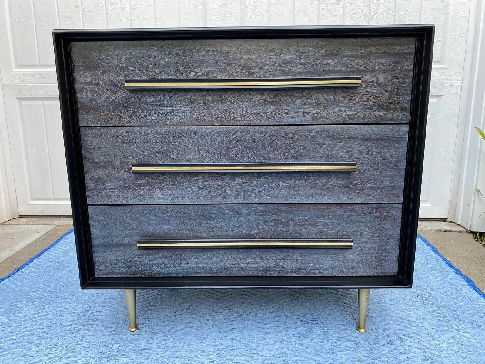 Mid-Century Modern Cerused Finish Dresser Attributed to t.h. Robsjohn-Gibbings - 3