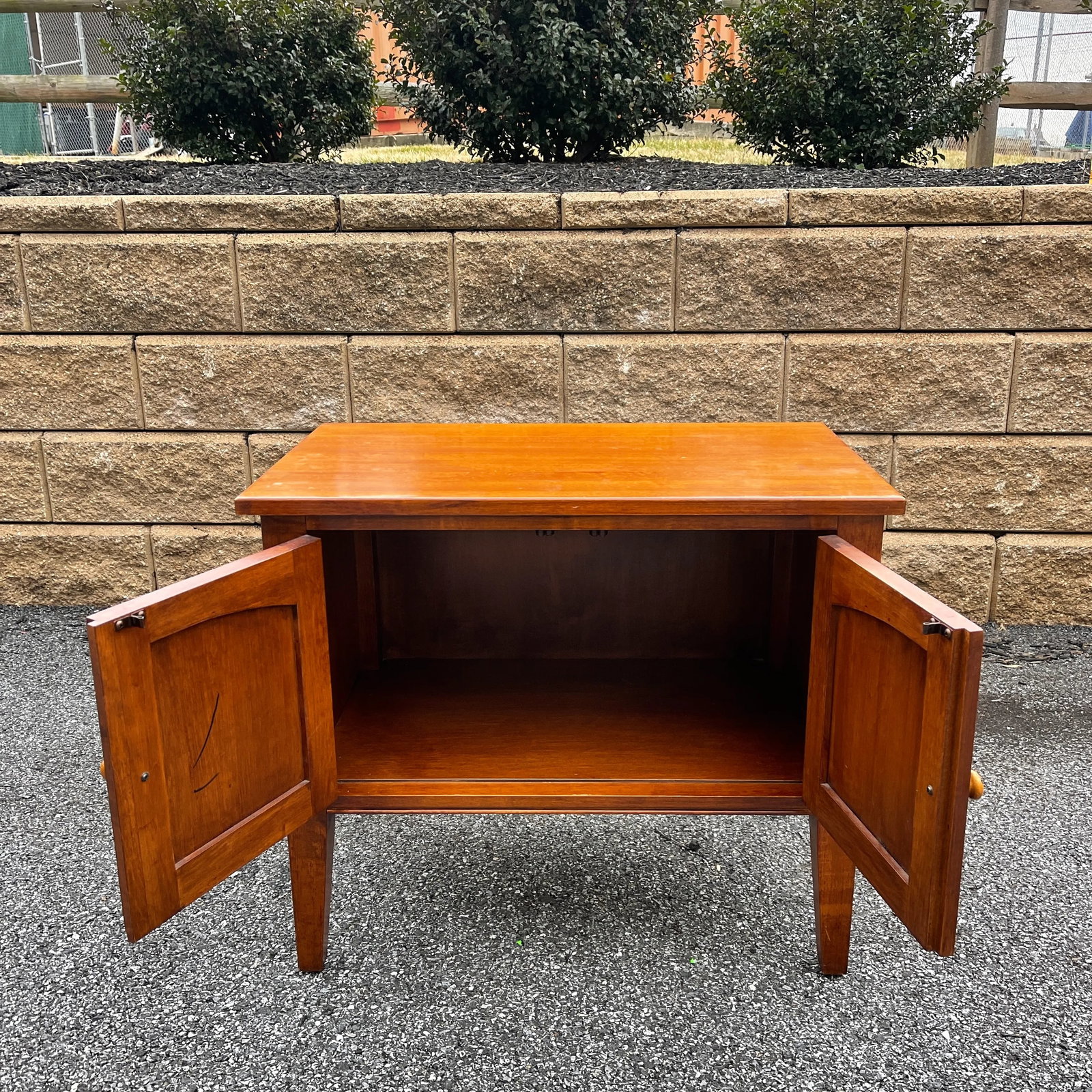 Ethan Allen Country Colors Rustic Traditional Maple Chairside Chest or Nightstand (14-9401) - 2
