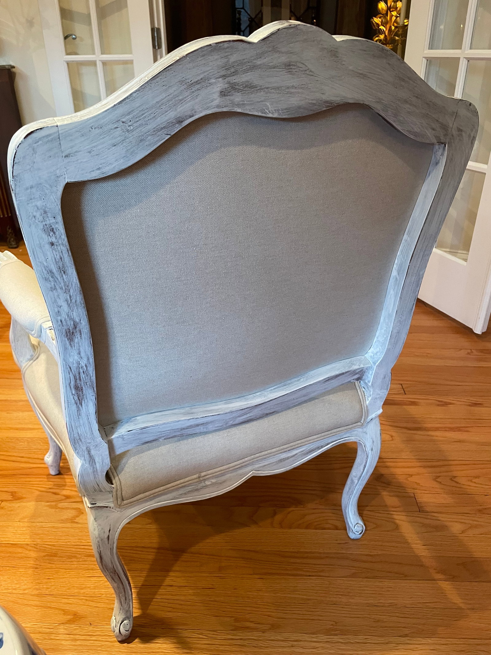 Louis XV Style Whitewashed and Upholstered Chairs in Belgian Linen - A Pair, 20th Century - 4