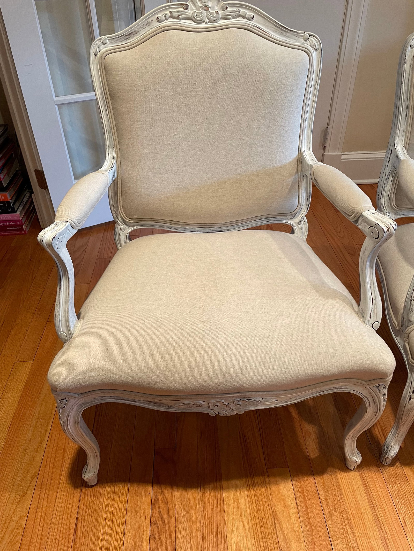 Louis XV Style Whitewashed and Upholstered Chairs in Belgian Linen - A Pair, 20th Century - 5
