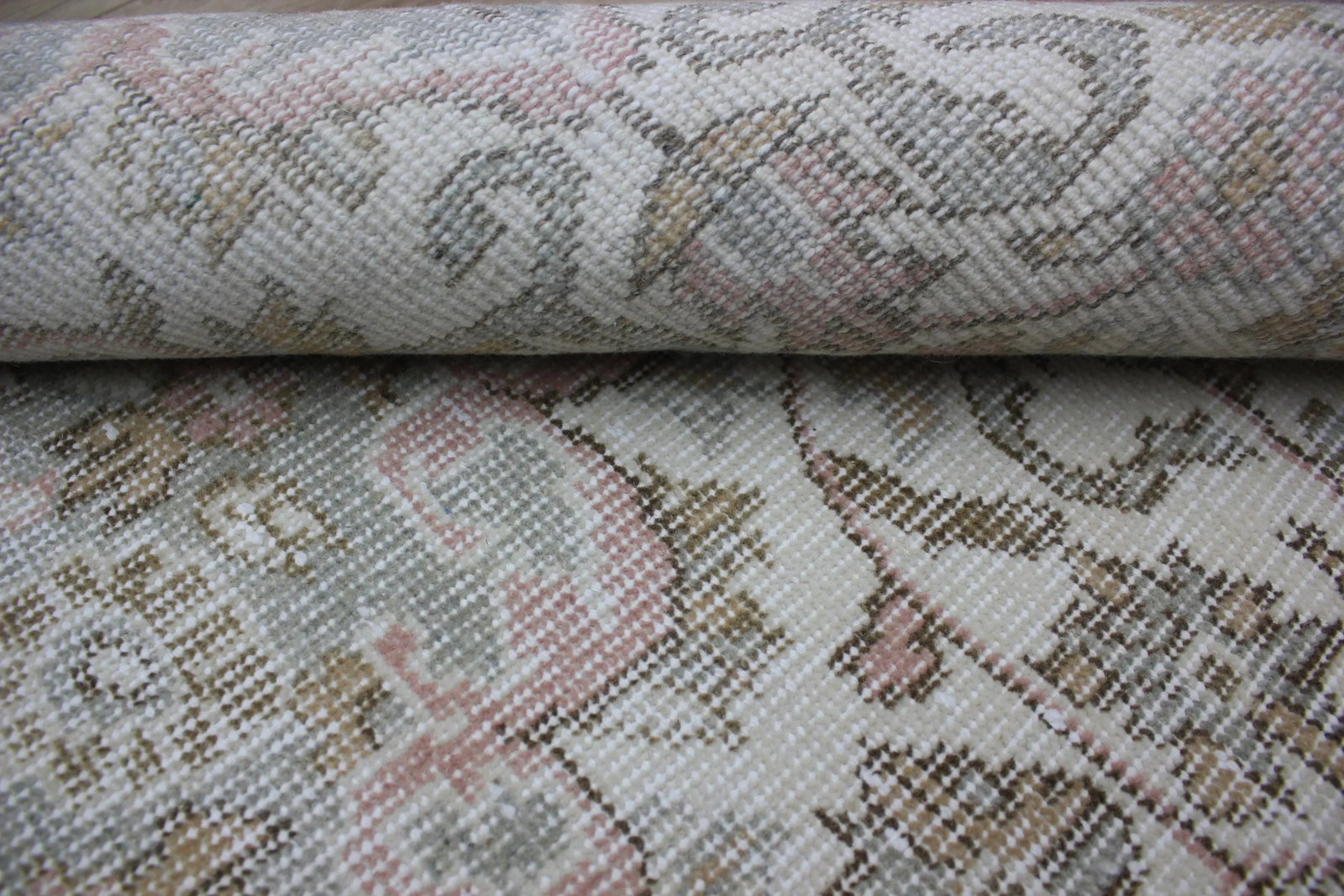 1950s Turkish Vintage Handmade Floral Desing Vintage White Oushak Wool Area Rug - 12