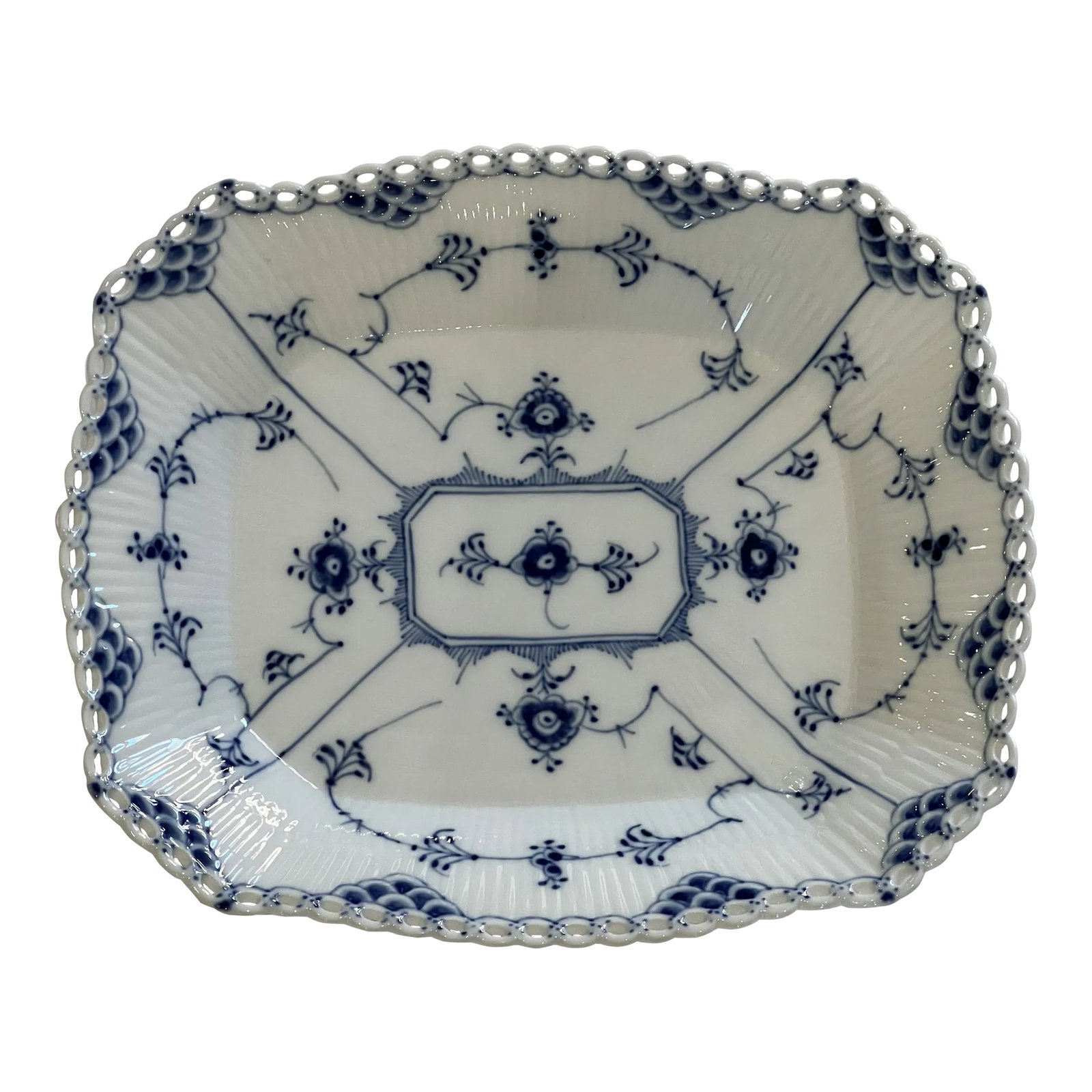 1960s Royal Copenhagen Blue Fluted Full Lace Platter 1143: A gorgeous and extremely hard to find Royal Copenhagen platter 1/ 1143 in Blue Fluted Full Lace. Approximately, 10 1/4" by 8 3/4". No damage. Condition: Alterations: Original Condition Unaltered Imper