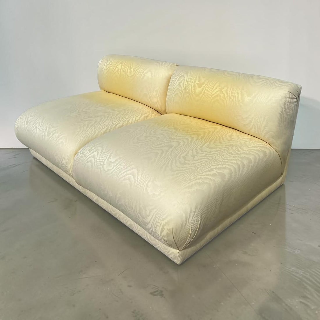 Vintage Bernhardt Brass Base Slipper Love Seat - 11