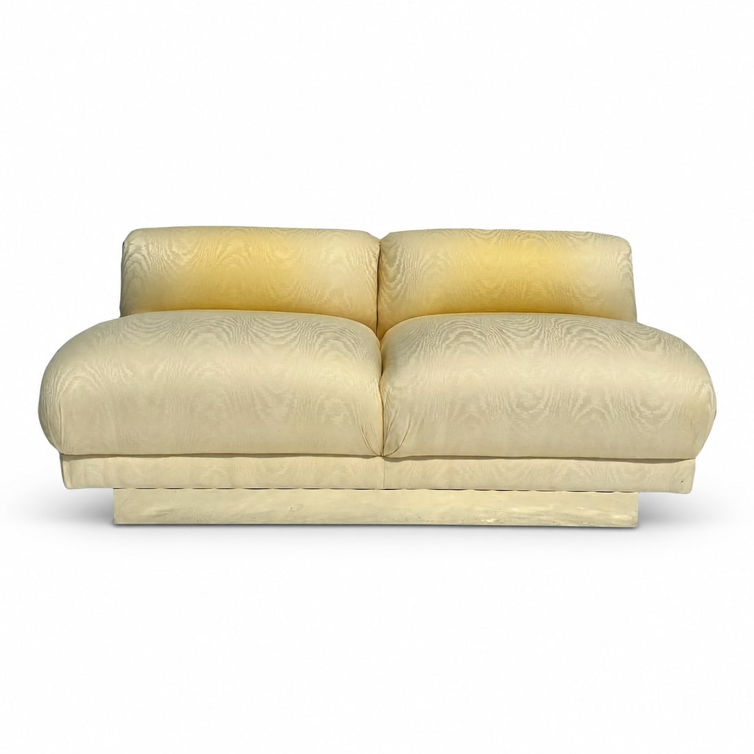 Vintage Bernhardt Brass Base Slipper Love Seat: Vintage Bernhardt Mid-Century Modern slipper love seat. This piece sits on a stunning brass plinth base. Cushions are firm and comfortable, hardly sat it - yellowing is due to sunlight as it was near