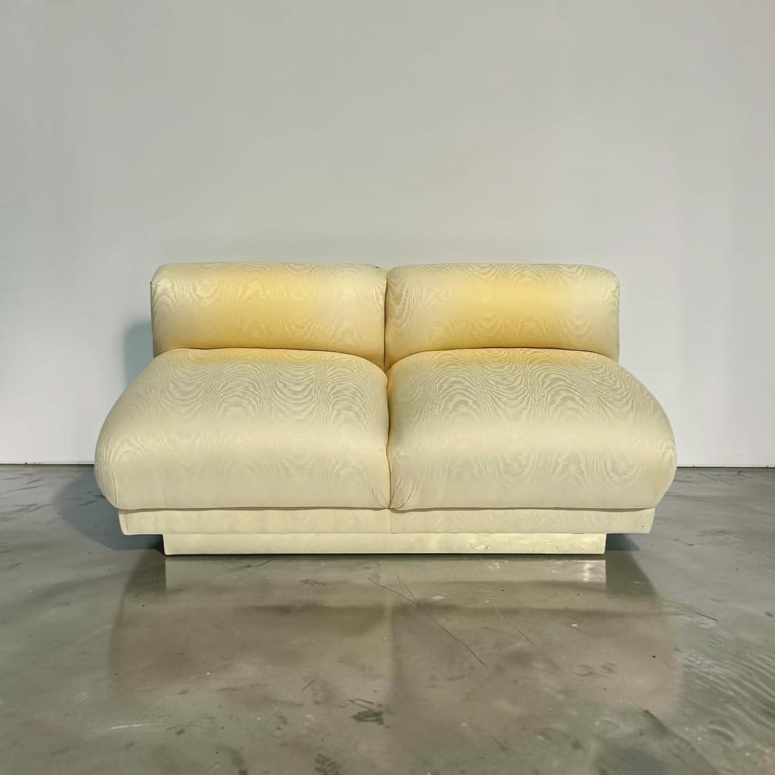 Vintage Bernhardt Brass Base Slipper Love Seat - 4