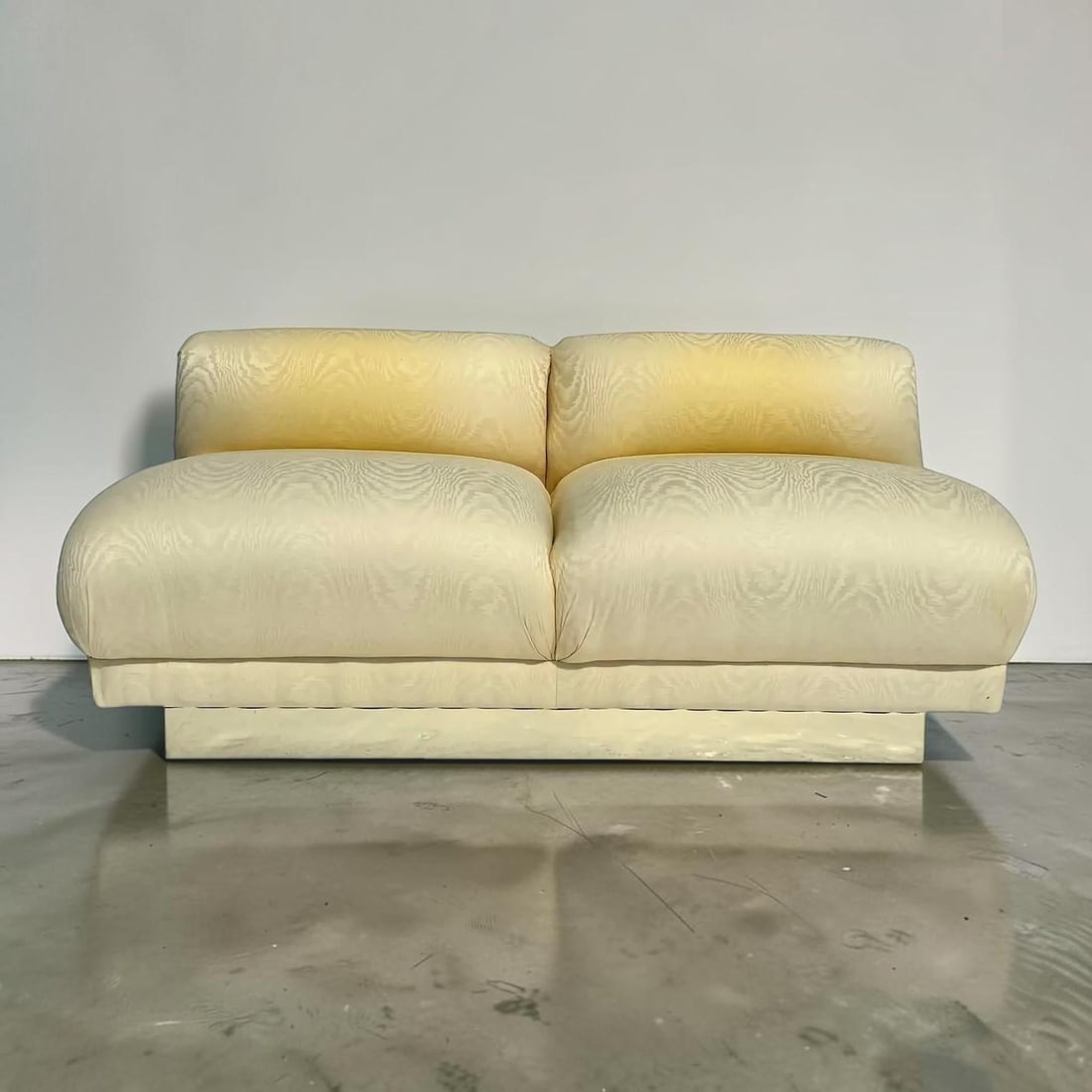Vintage Bernhardt Brass Base Slipper Love Seat - 8