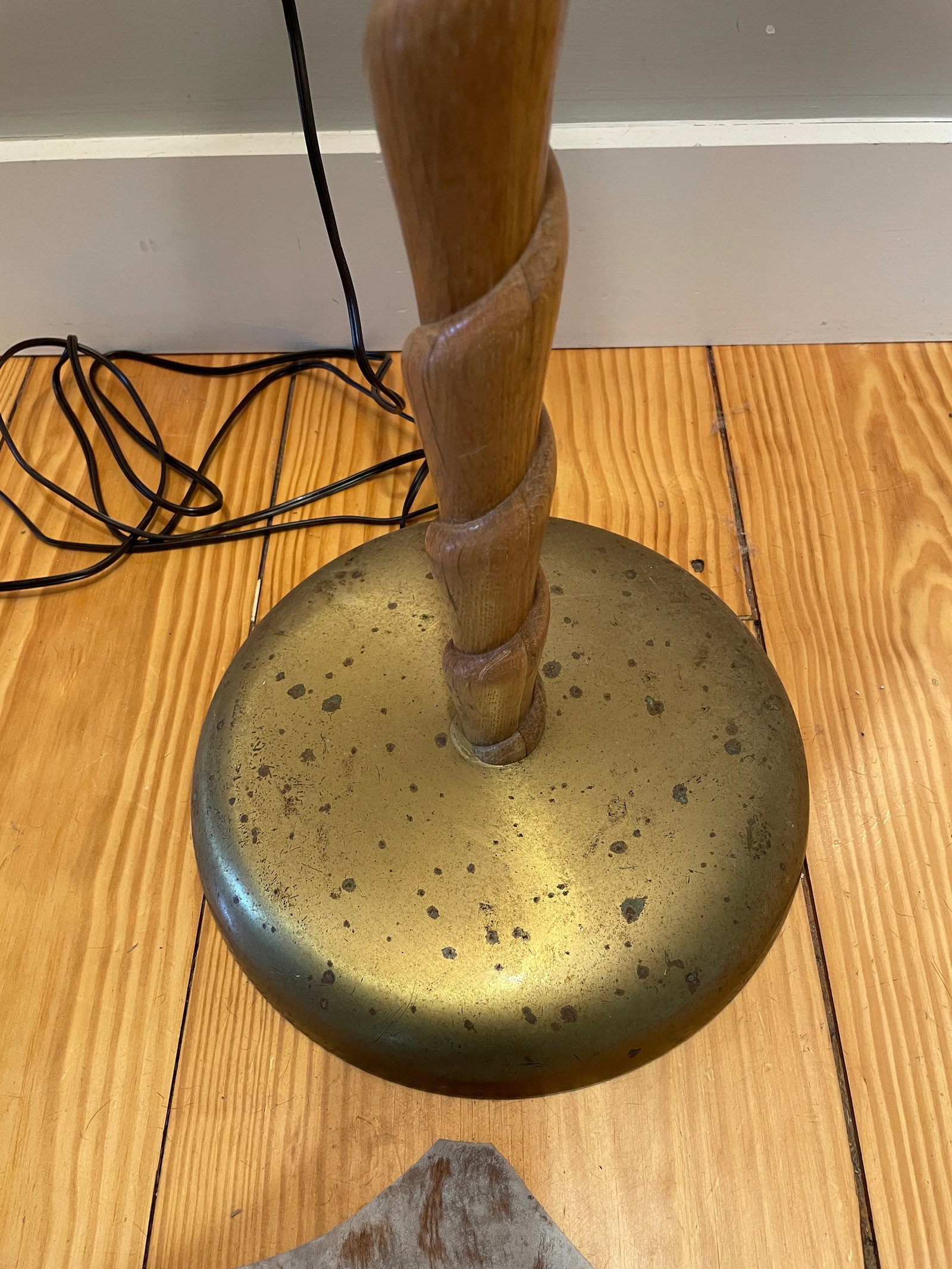 1930s Russel Wright Twisted Cerused Oak Brass Torchiere Floor Lamp - 9
