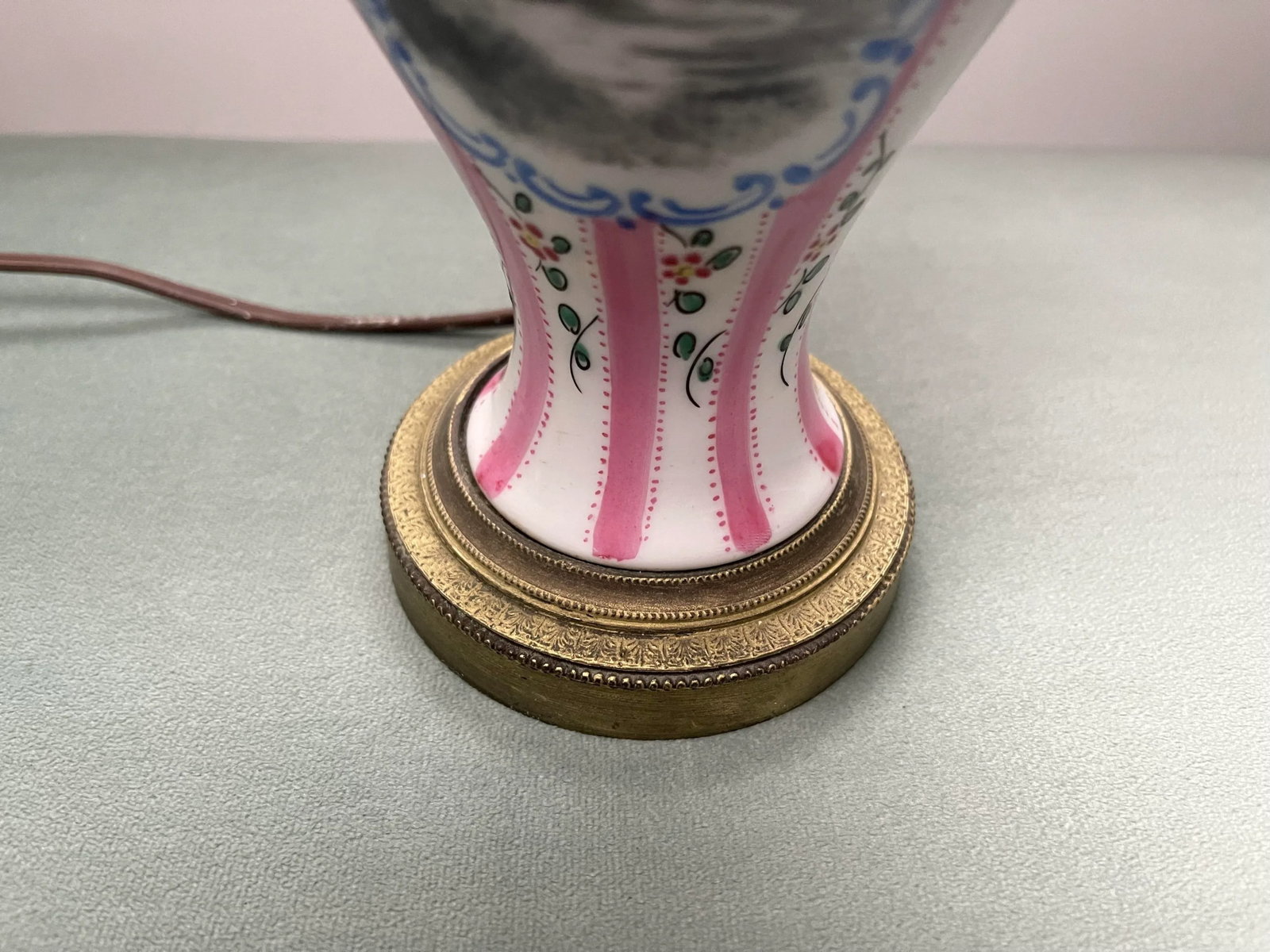 Mid 20th Century Scenic French Pink & White Striped Table Lamp - 10