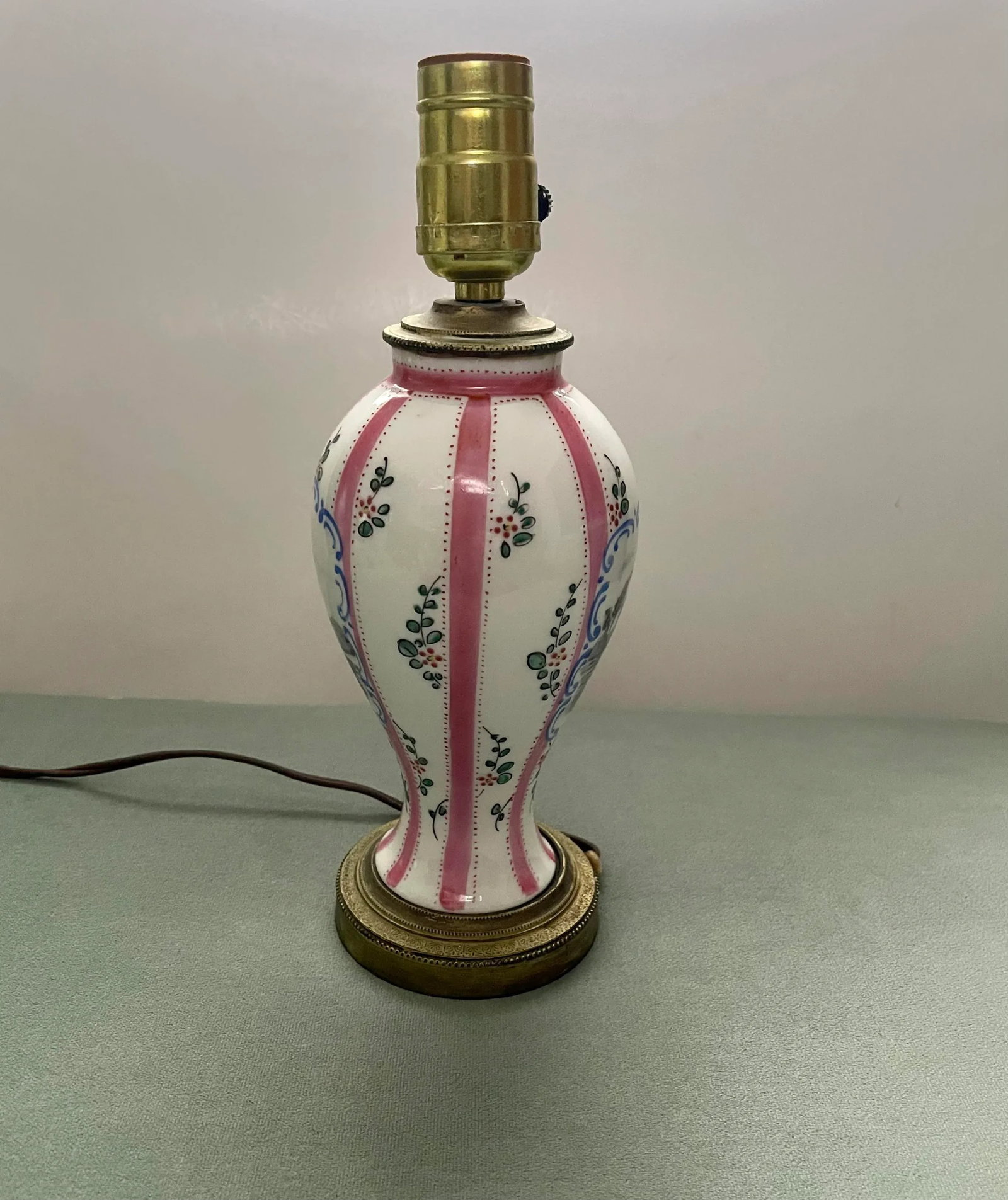 Mid 20th Century Scenic French Pink & White Striped Table Lamp - 3