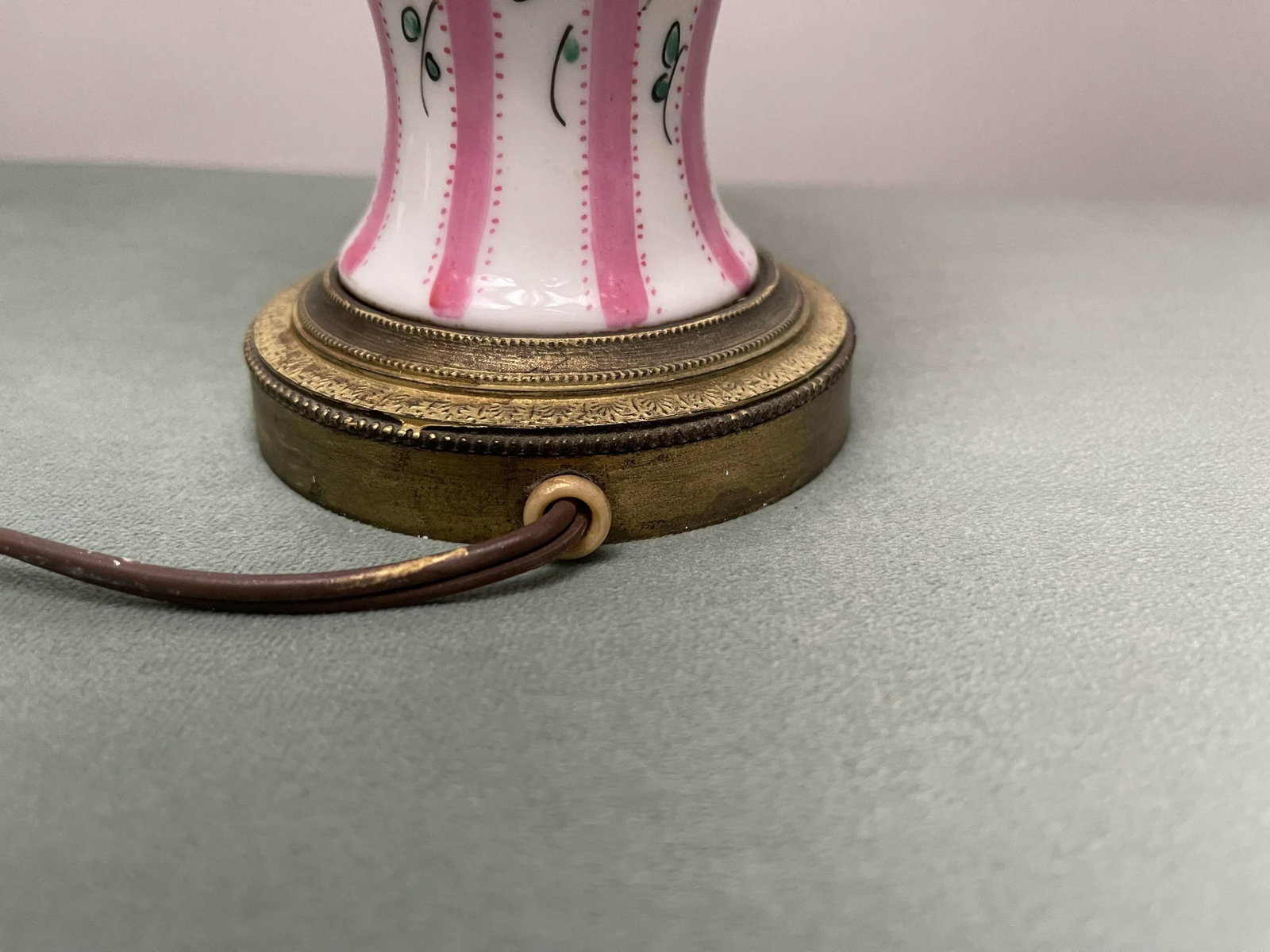 Mid 20th Century Scenic French Pink & White Striped Table Lamp - 9