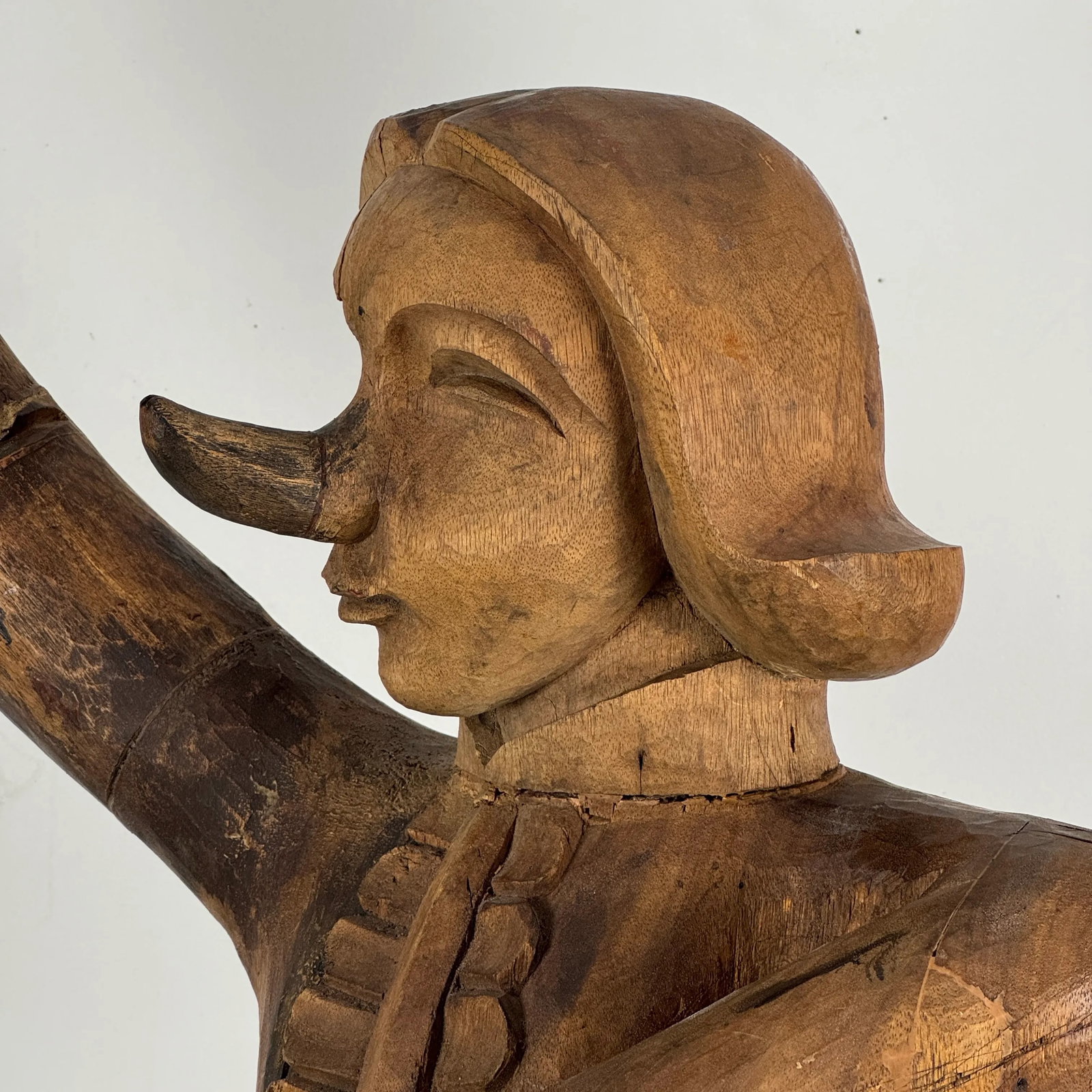 Rare & Unique 18th Century Hand Carved Wooden Sculpture of a Minstrel - 7