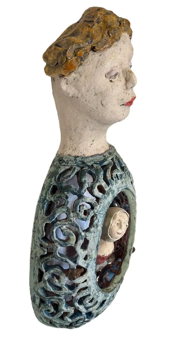 Early 21st Century Surrealist Portraiture Sculpture by Paula Collins of Rempalski Ceramics - 3