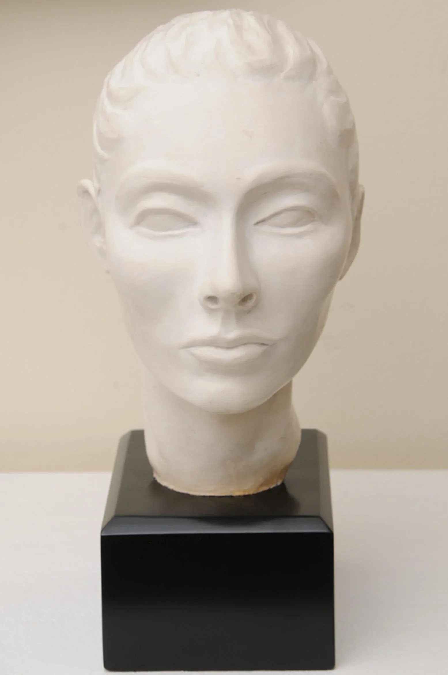 Vintage Plaster of Paris Female Head Bust Sculpture on Black Wood Base, Restored, Italy - 8