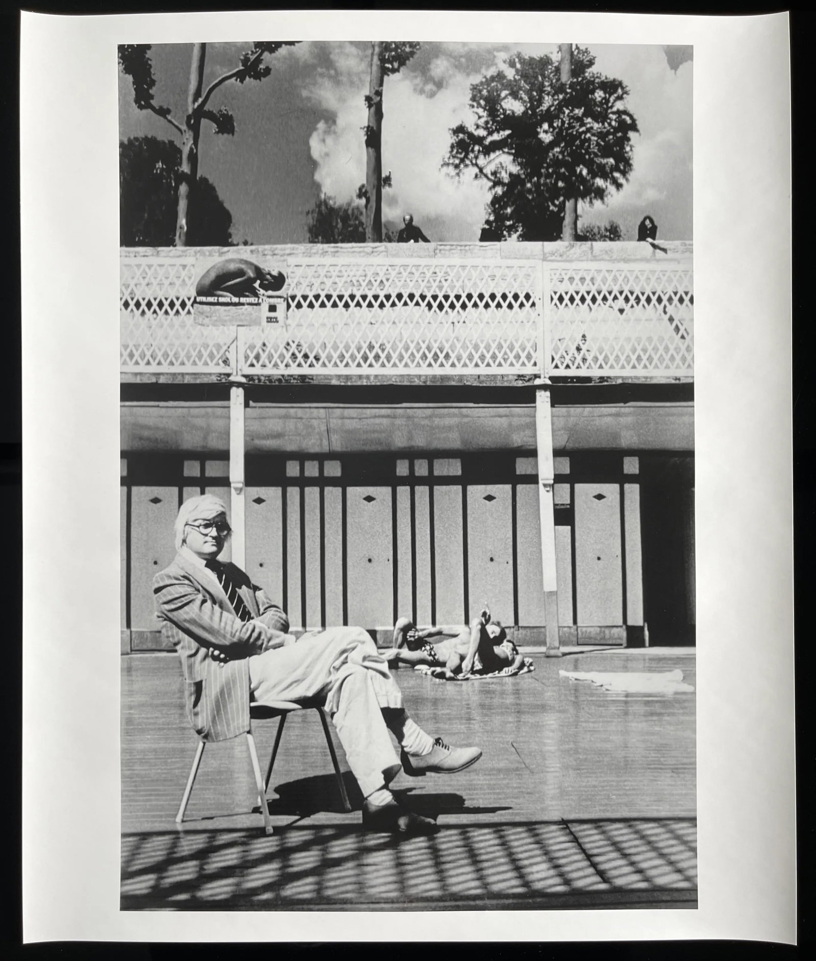 David Hockney, Piscine Royale, Paris 1975 Vintage Silver Gelatin Print by Helmut Newton - 2