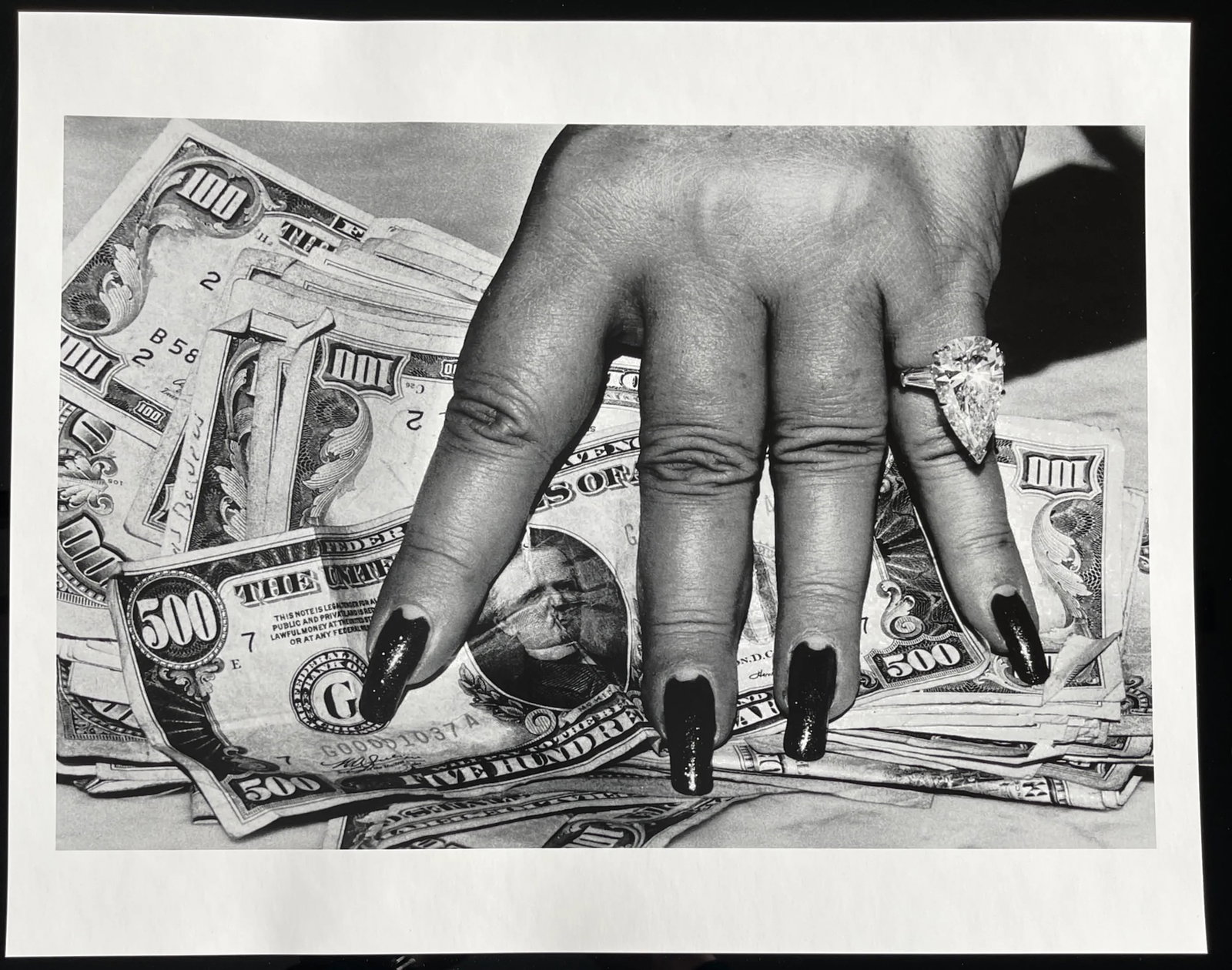 Fat Hand and Dollars, Monte Carlo 1985 by Helmut Newton - 7